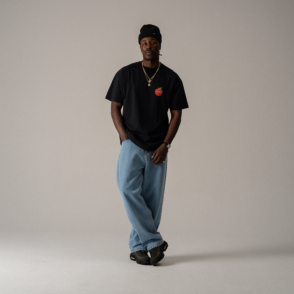 BLKVIS BIG APPLE TEE - BLACK