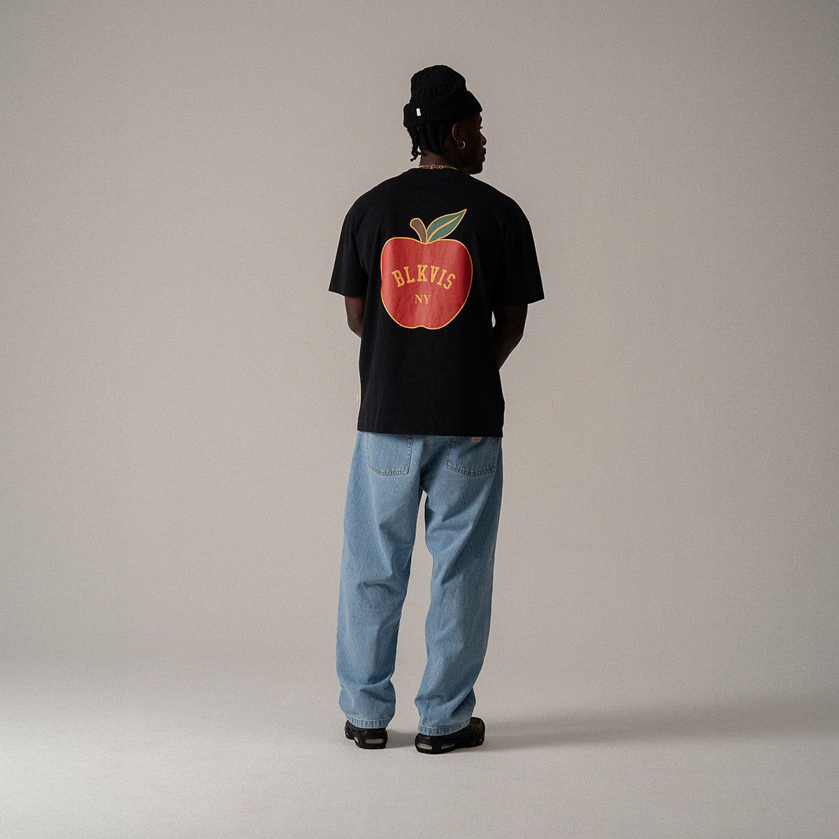 BLKVIS BIG APPLE TEE - BLACK