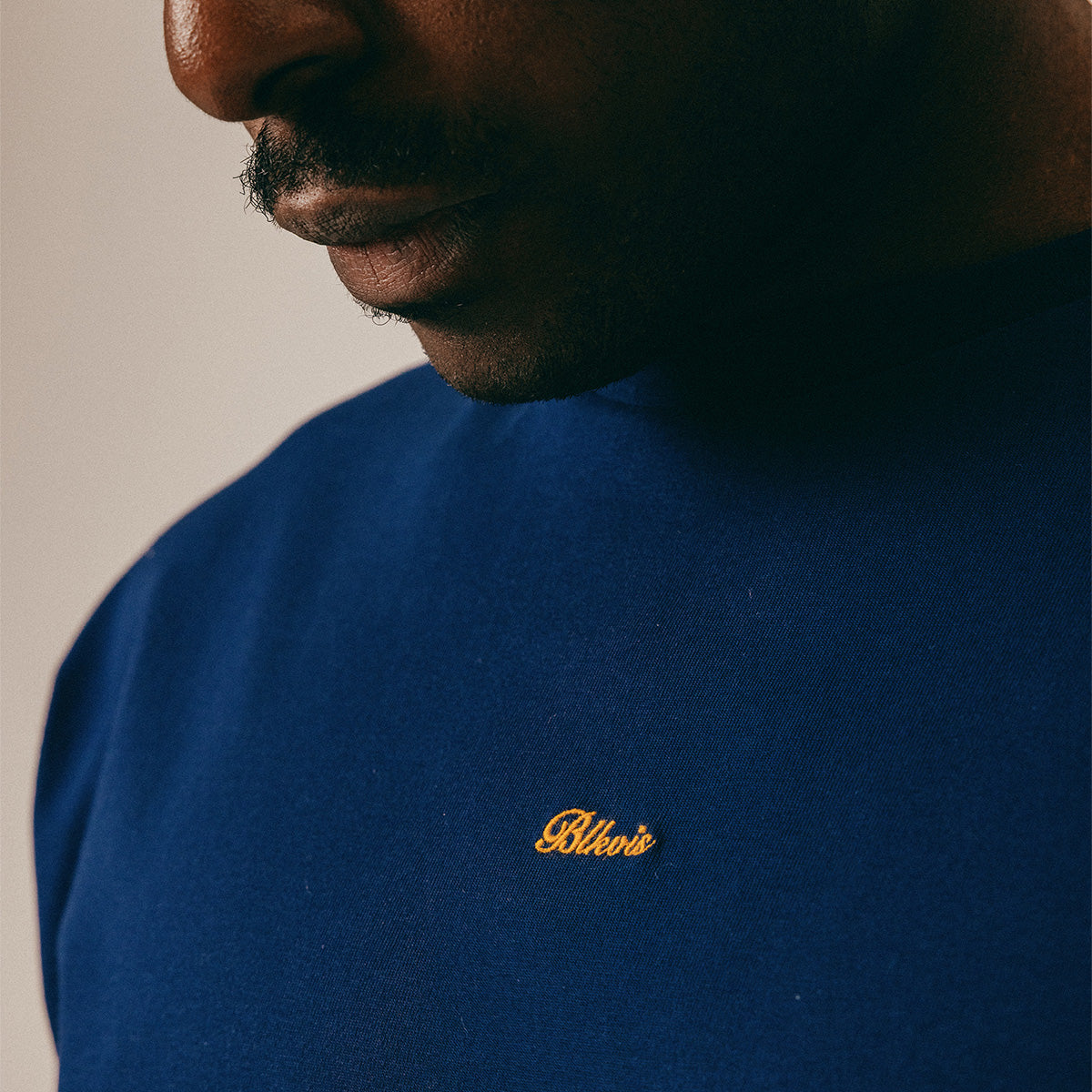 SCRIPT TEE - PEACOAT