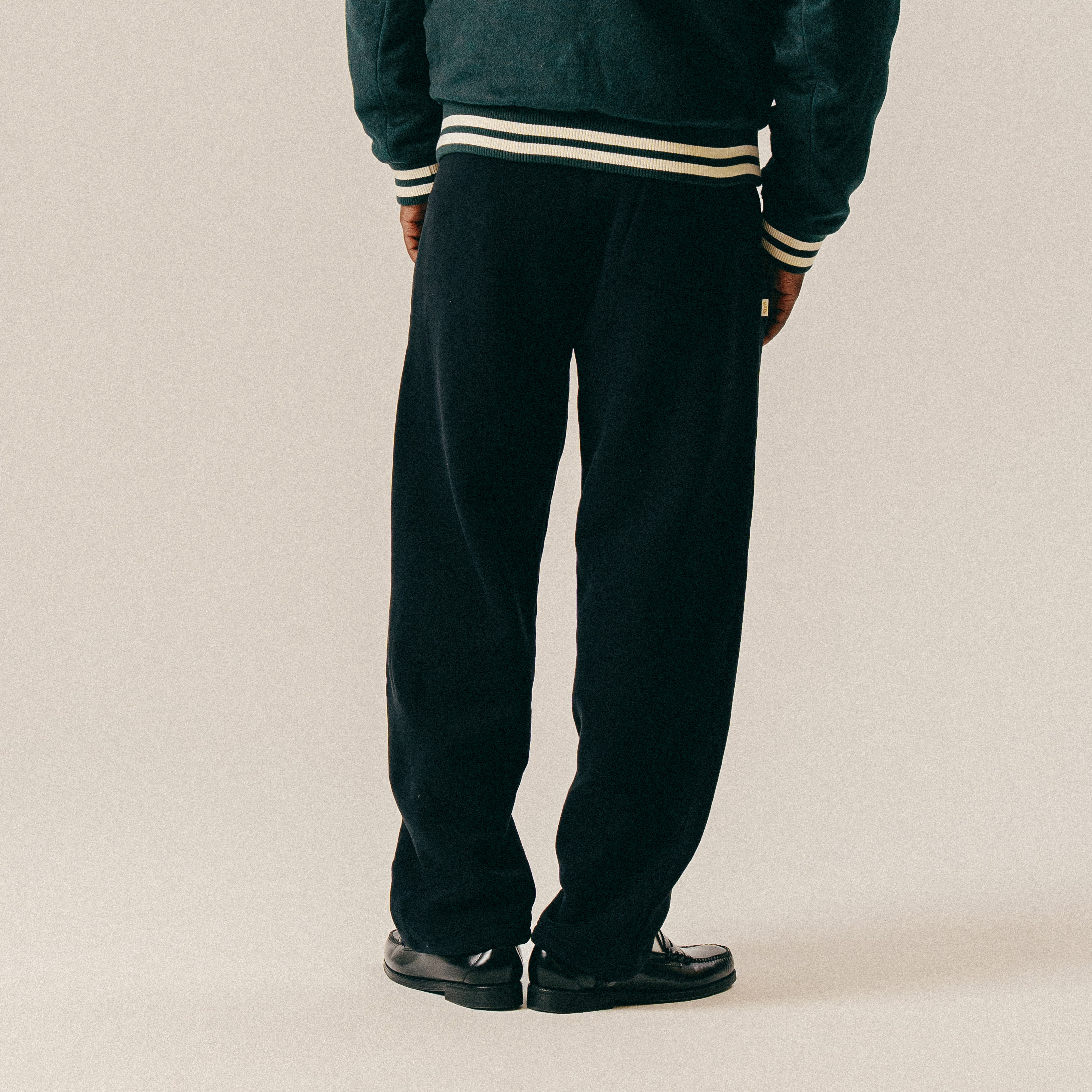 BLKVIS SCRIPT SWEATPANTS - BLACK