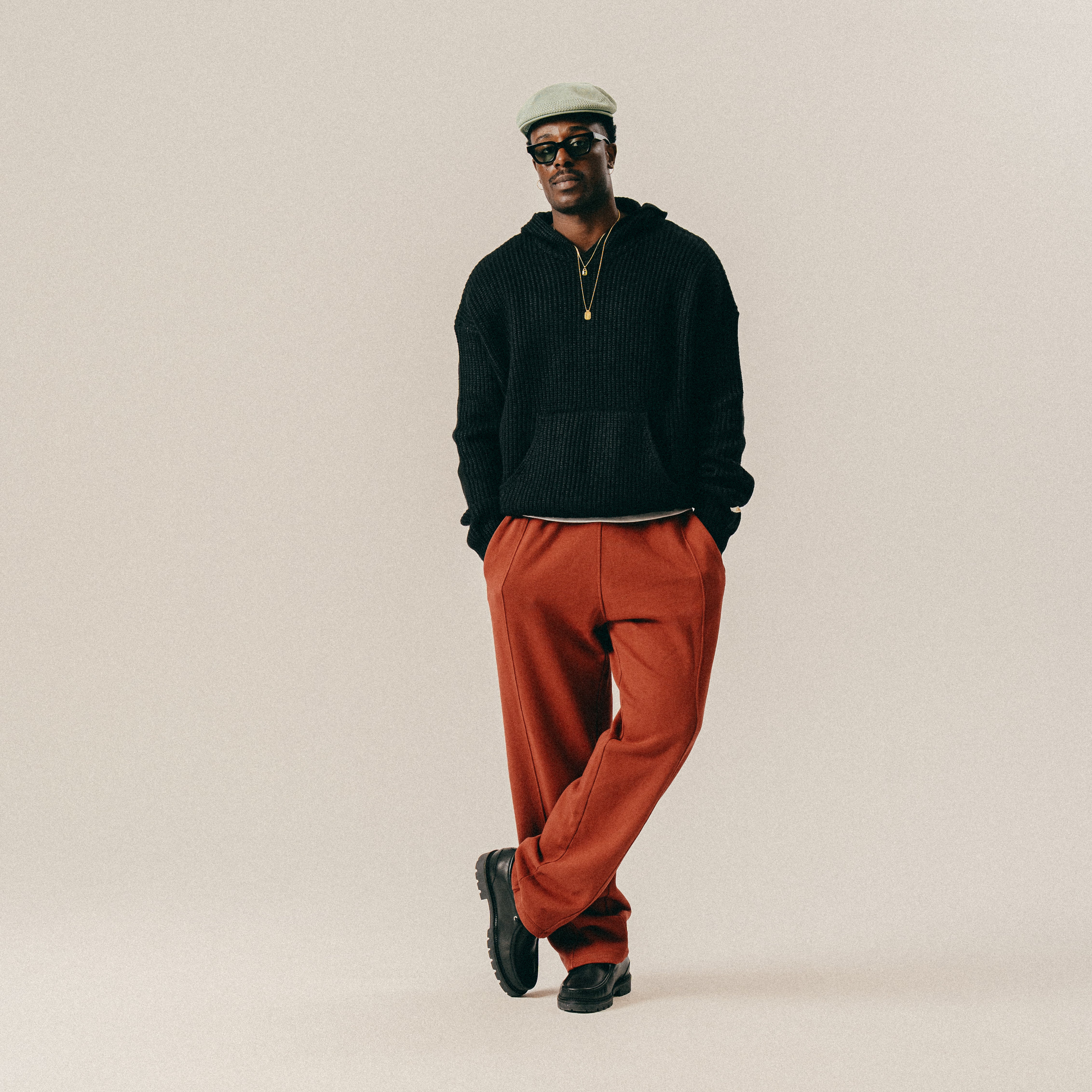 BLKVIS SCRIPT HEAVY KNIT HOODY - BLACK