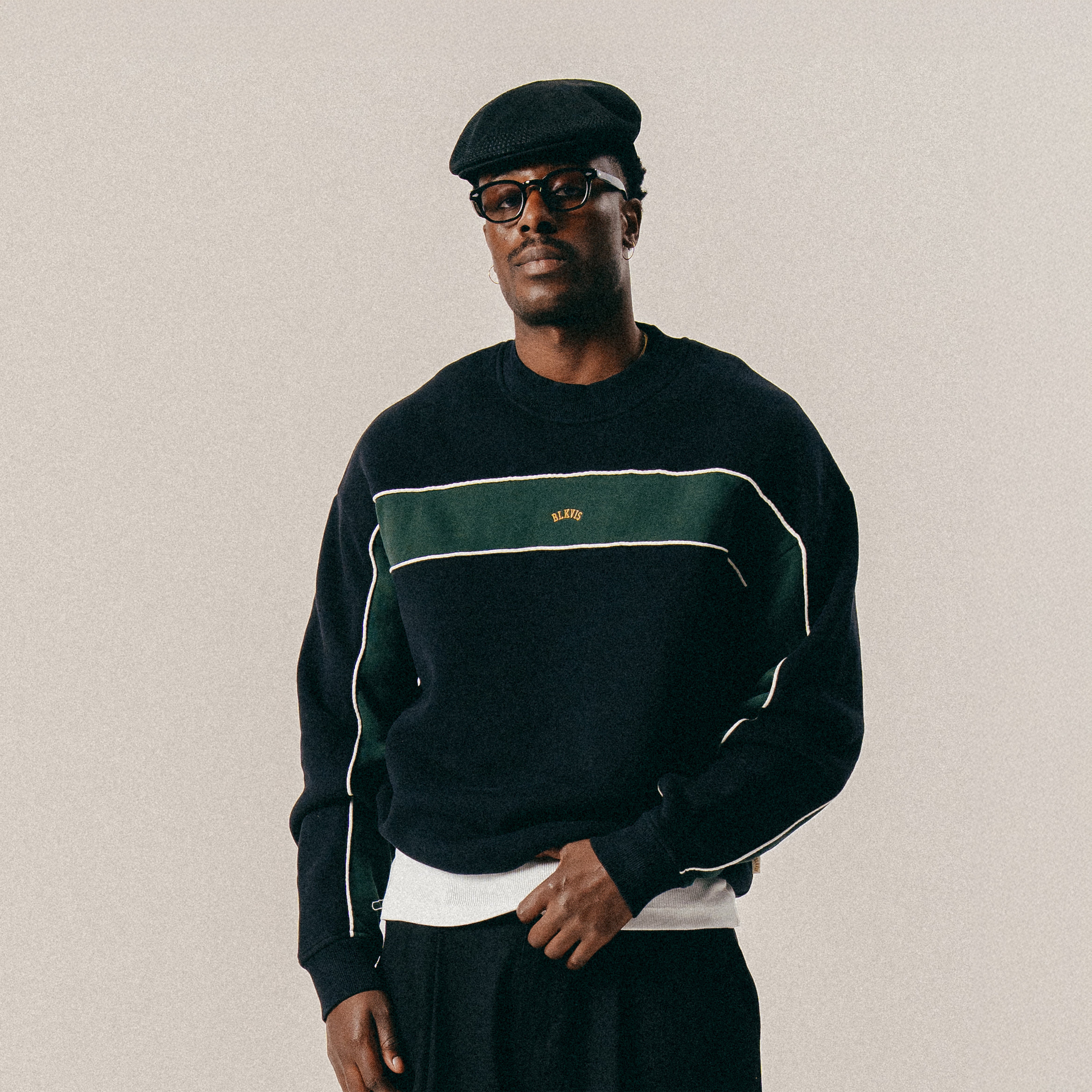 BLKVIS SCRIPT COLORBLOCK SWEATER - BLACK