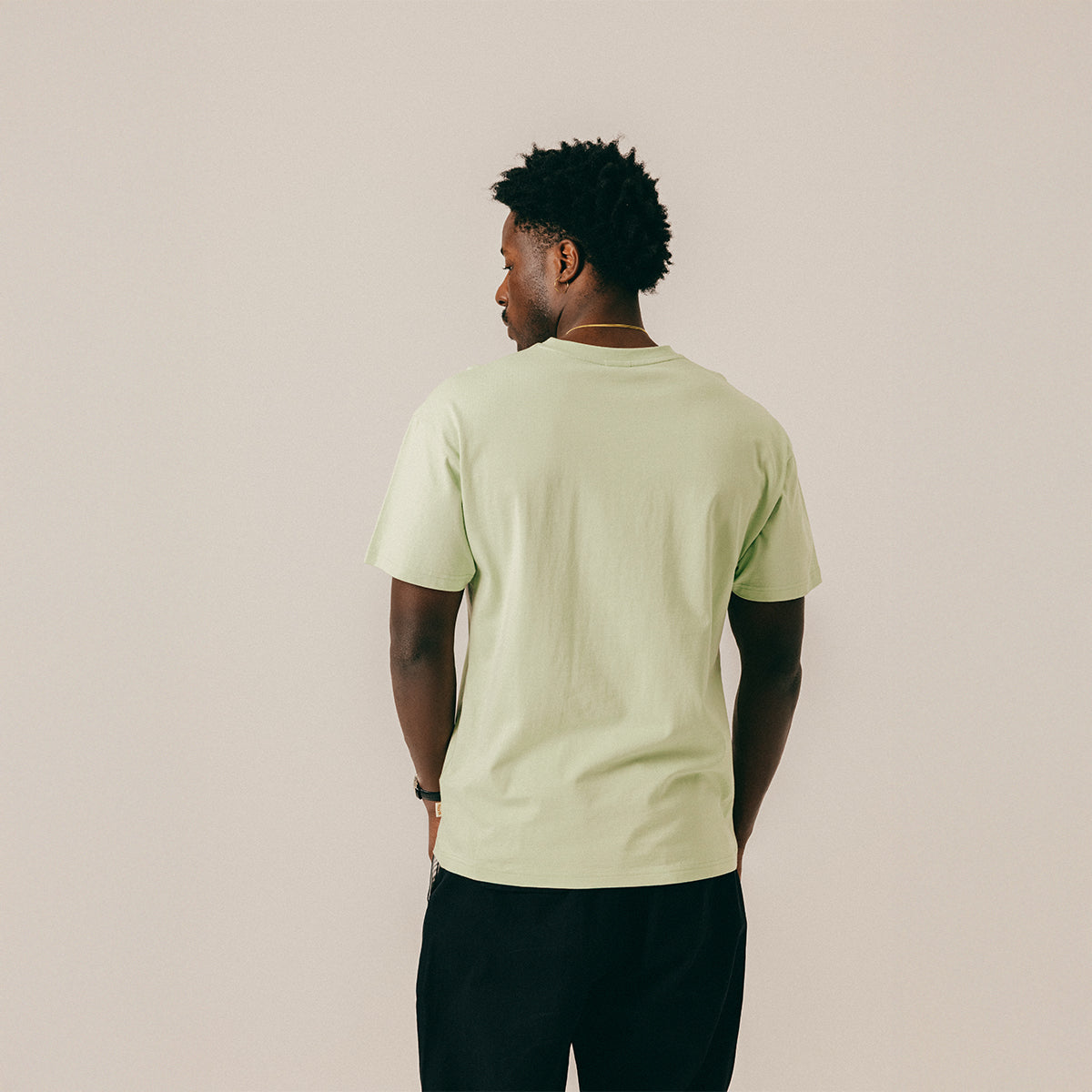 SCRIPT TEE - LAUREL GREEN
