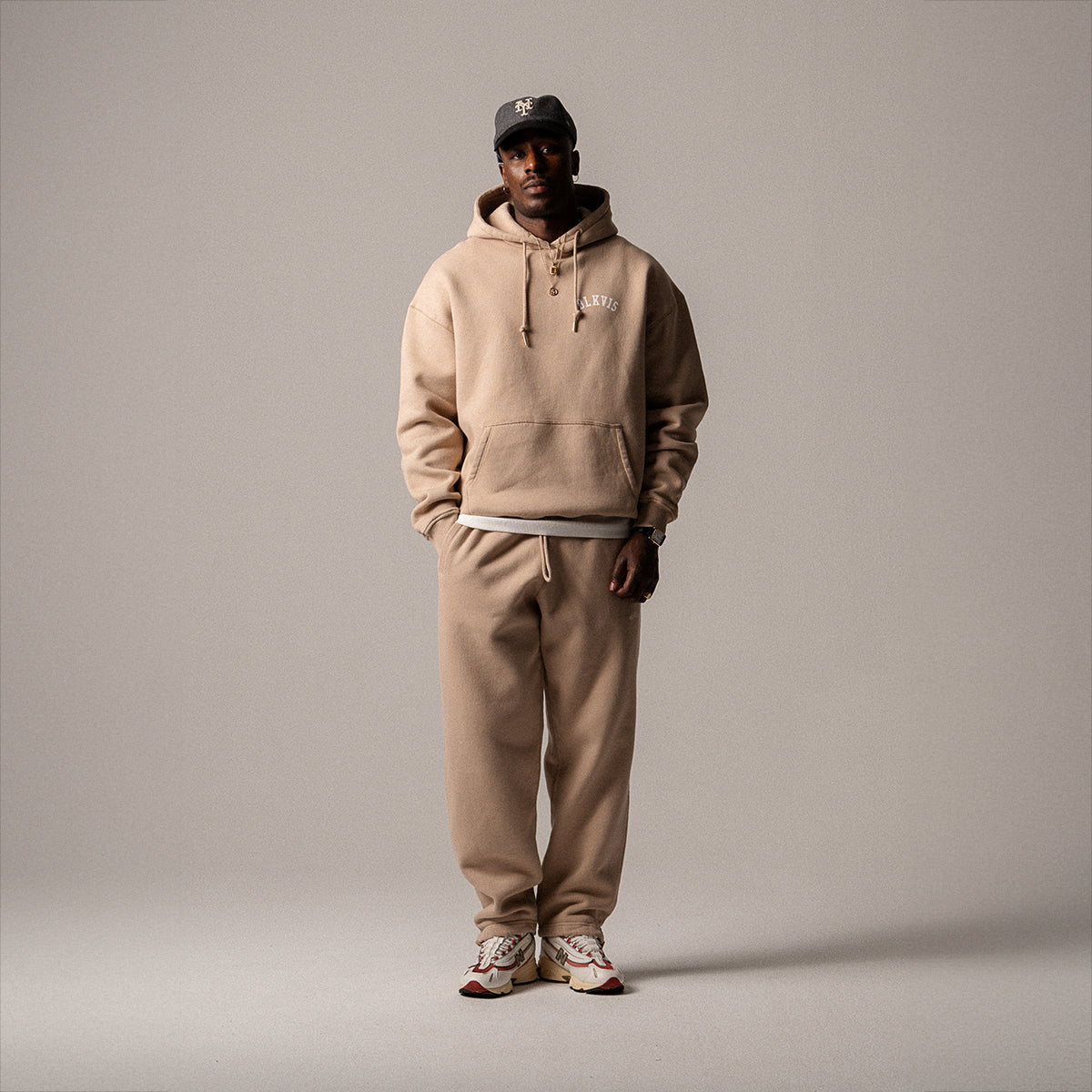 BLKVIS LOGO HOODY - HUMUS