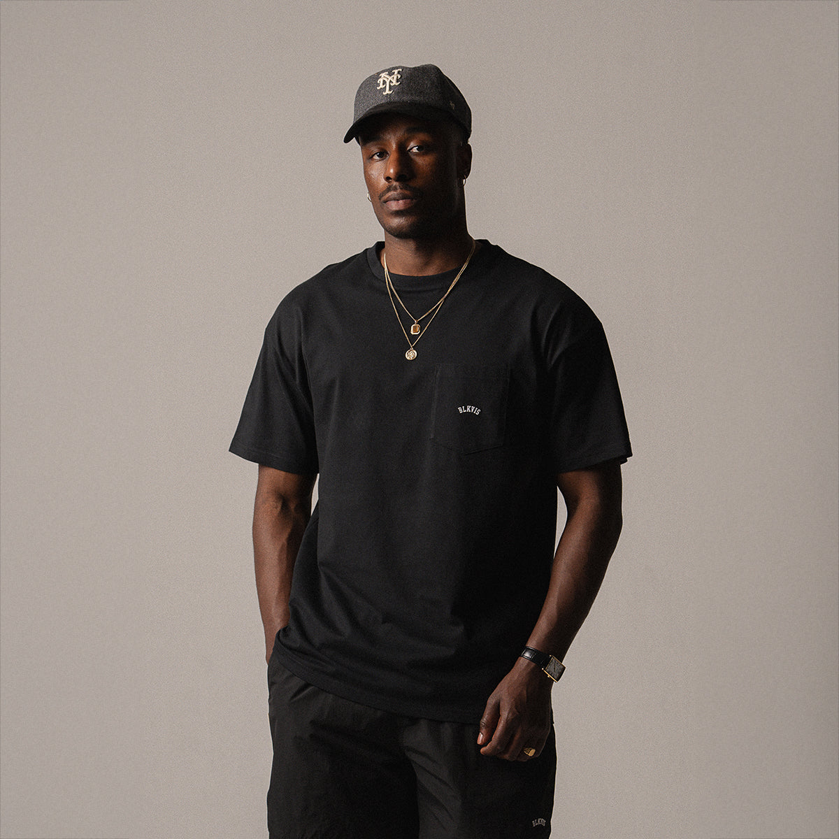 BLKVIS LOGO POCKET TEE - BLACK