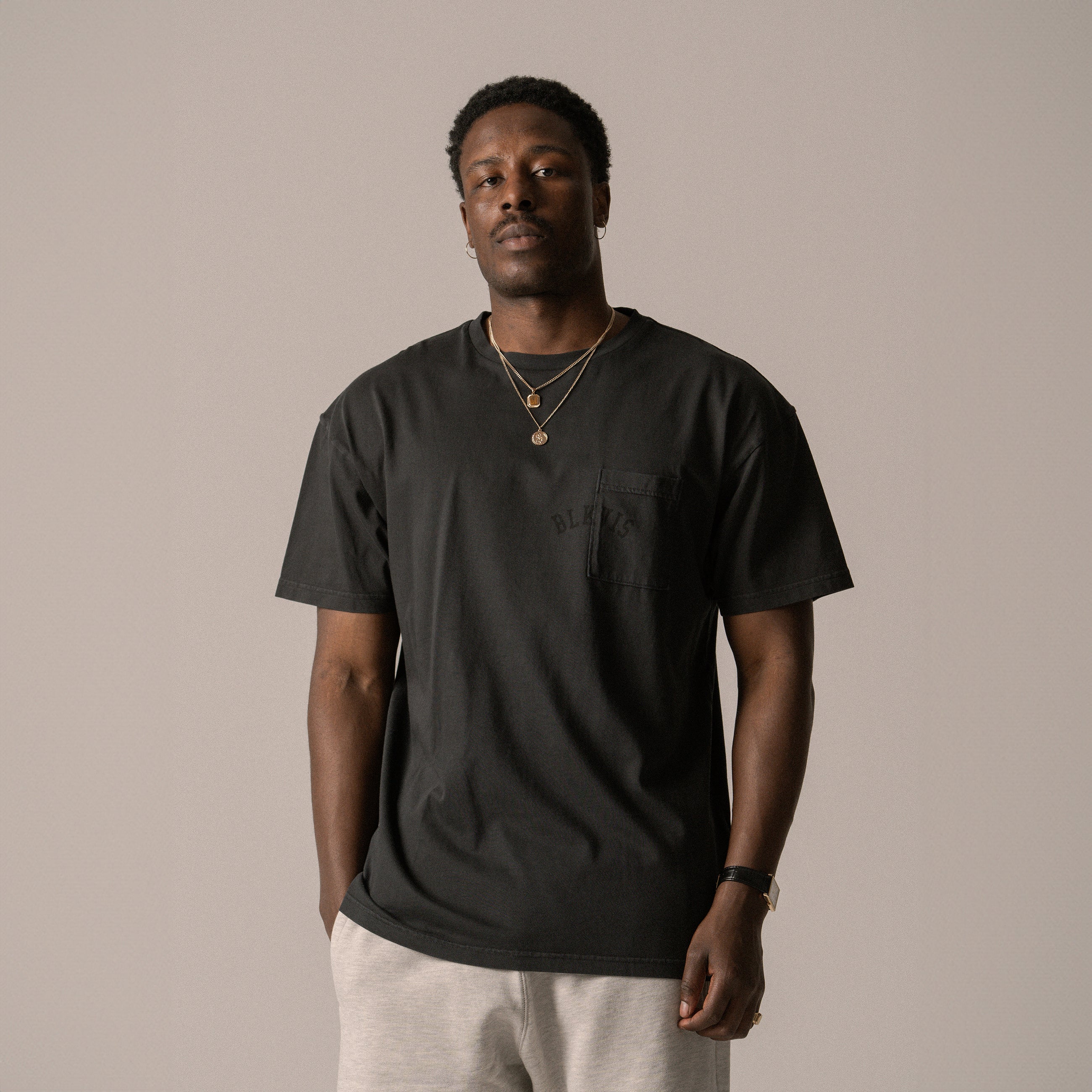 BLKVIS LOGO POCKET TEE - BLACK