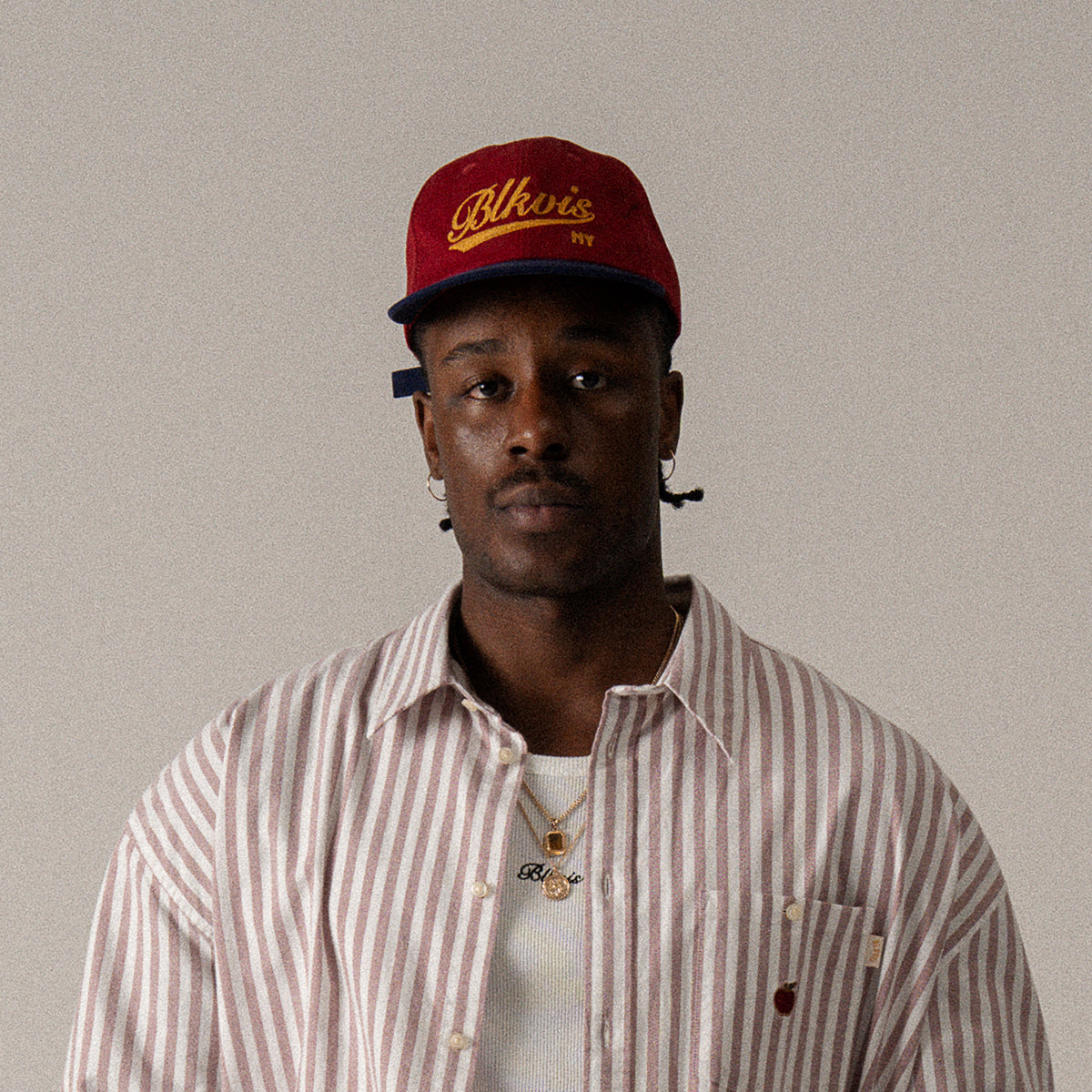 BLKVIS NY SCRIPT CAP - MERLOT
