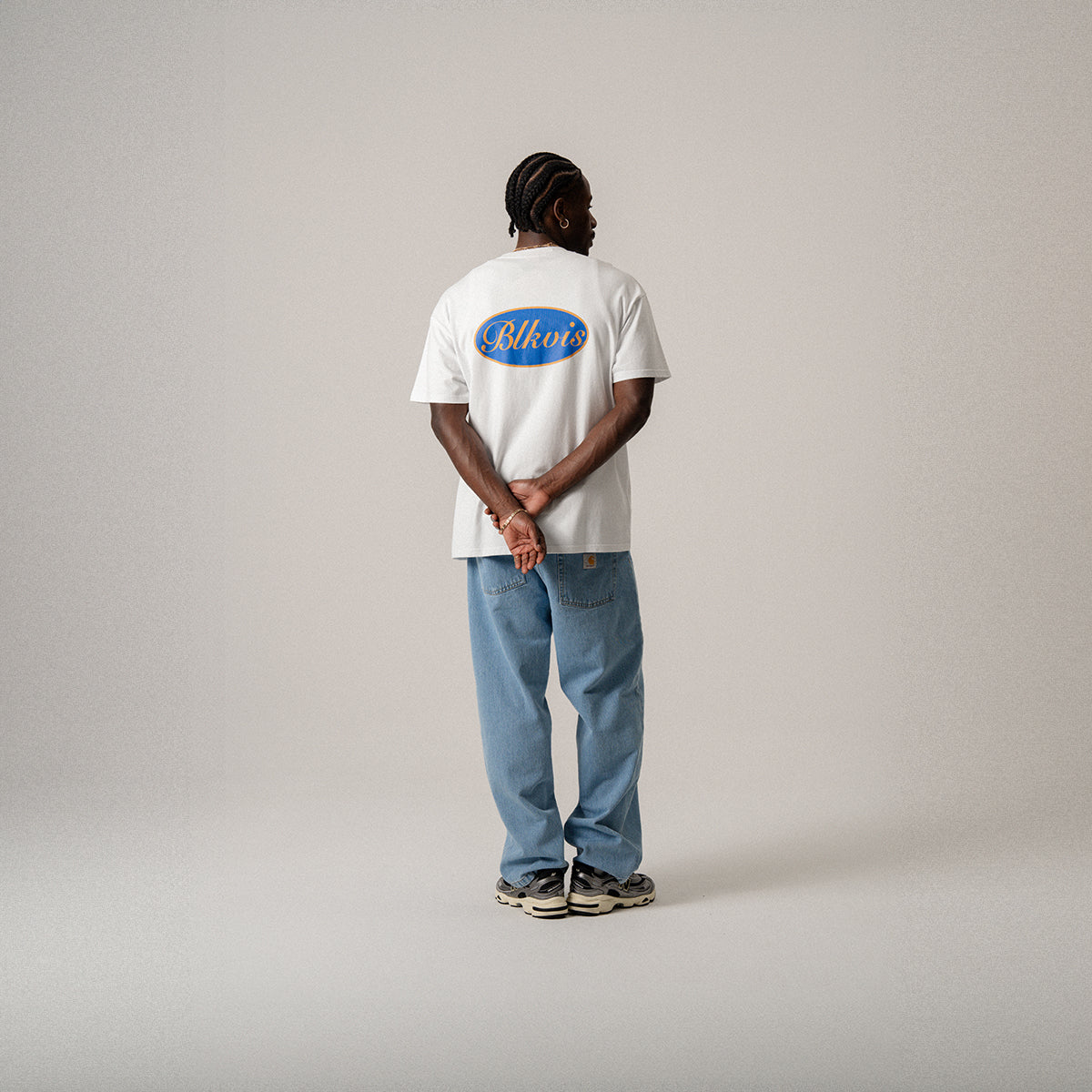 BLKVIS SCRIPT TEE - WHITE