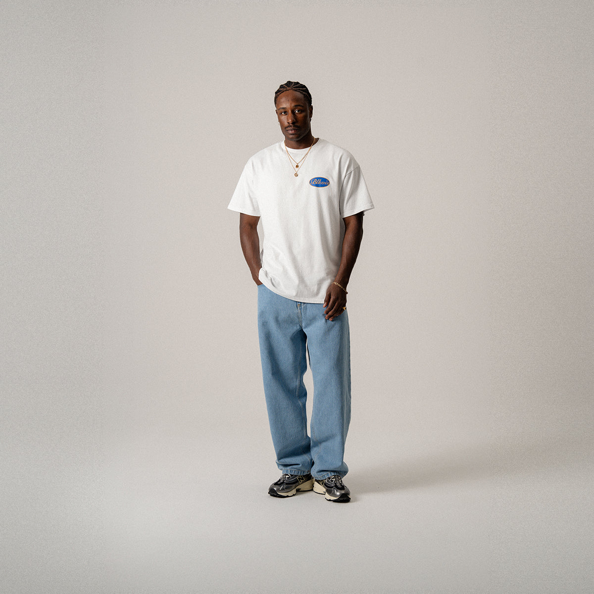 BLKVIS SCRIPT TEE - WHITE