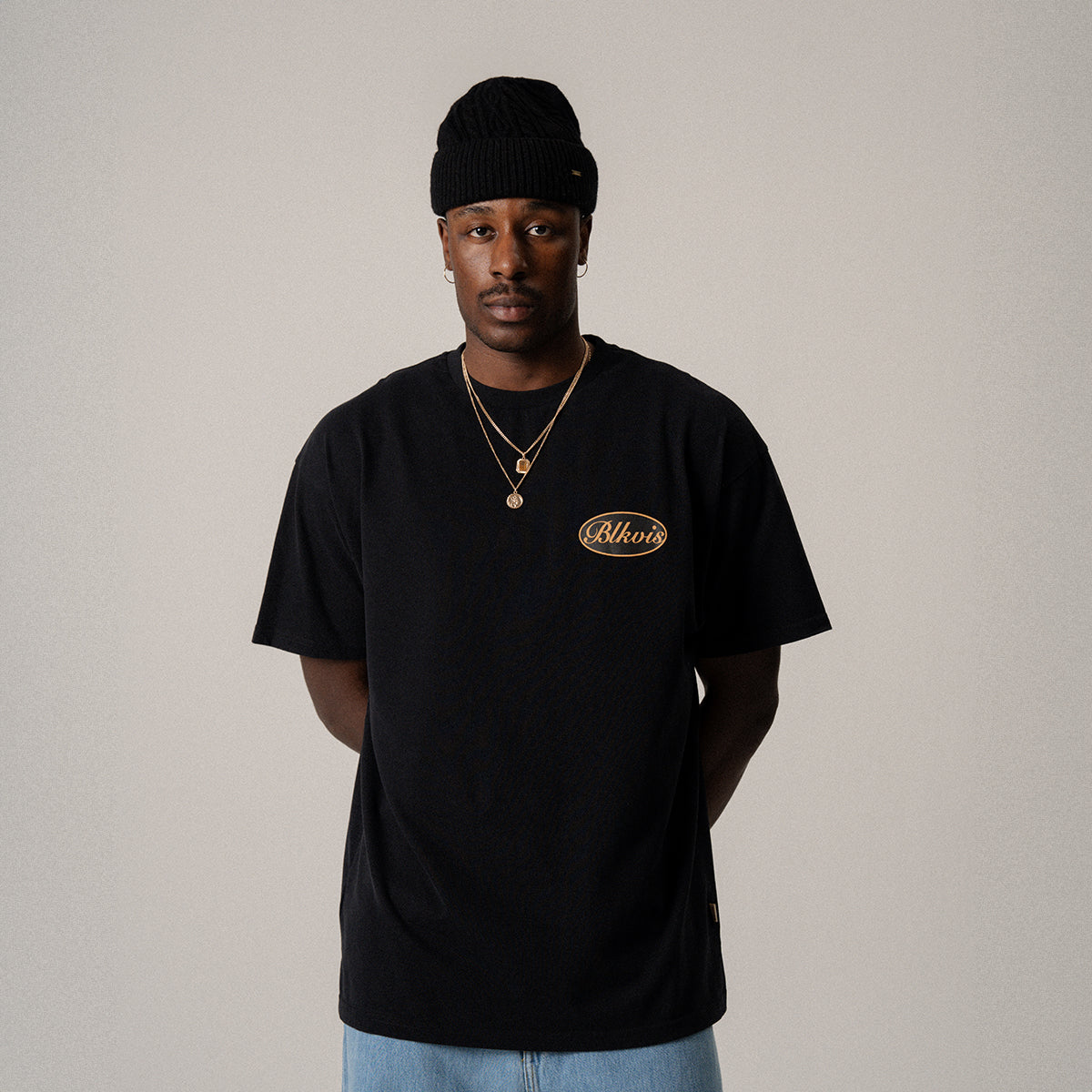 BLKVIS SCRIPT TEE - BLACK