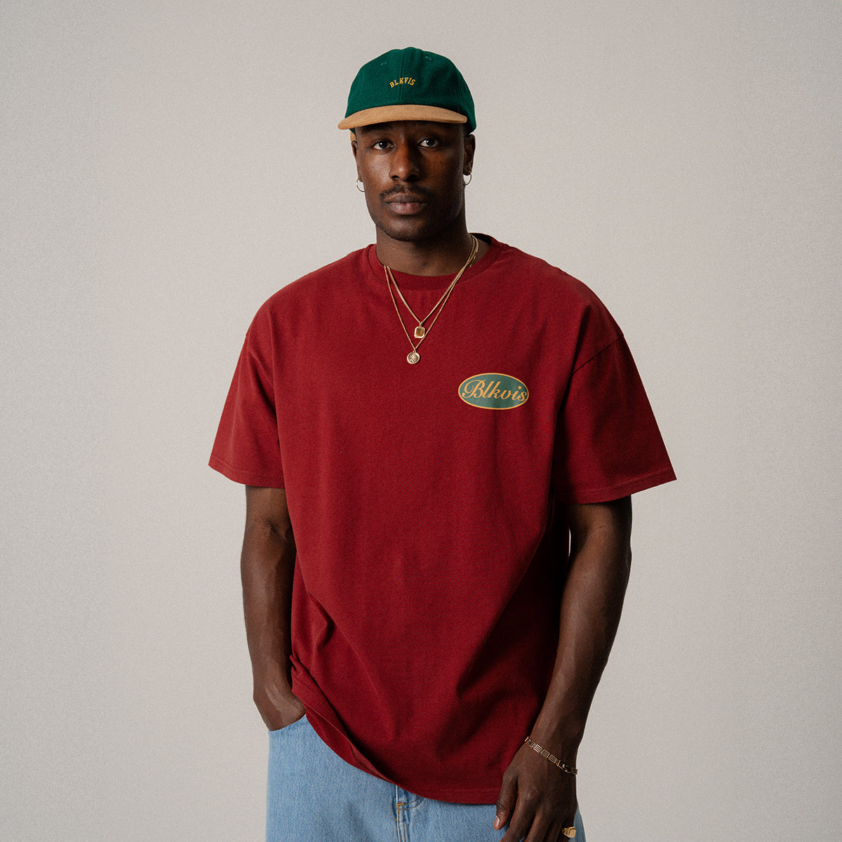 BLKVIS SCRIPT TEE - MERLOT
