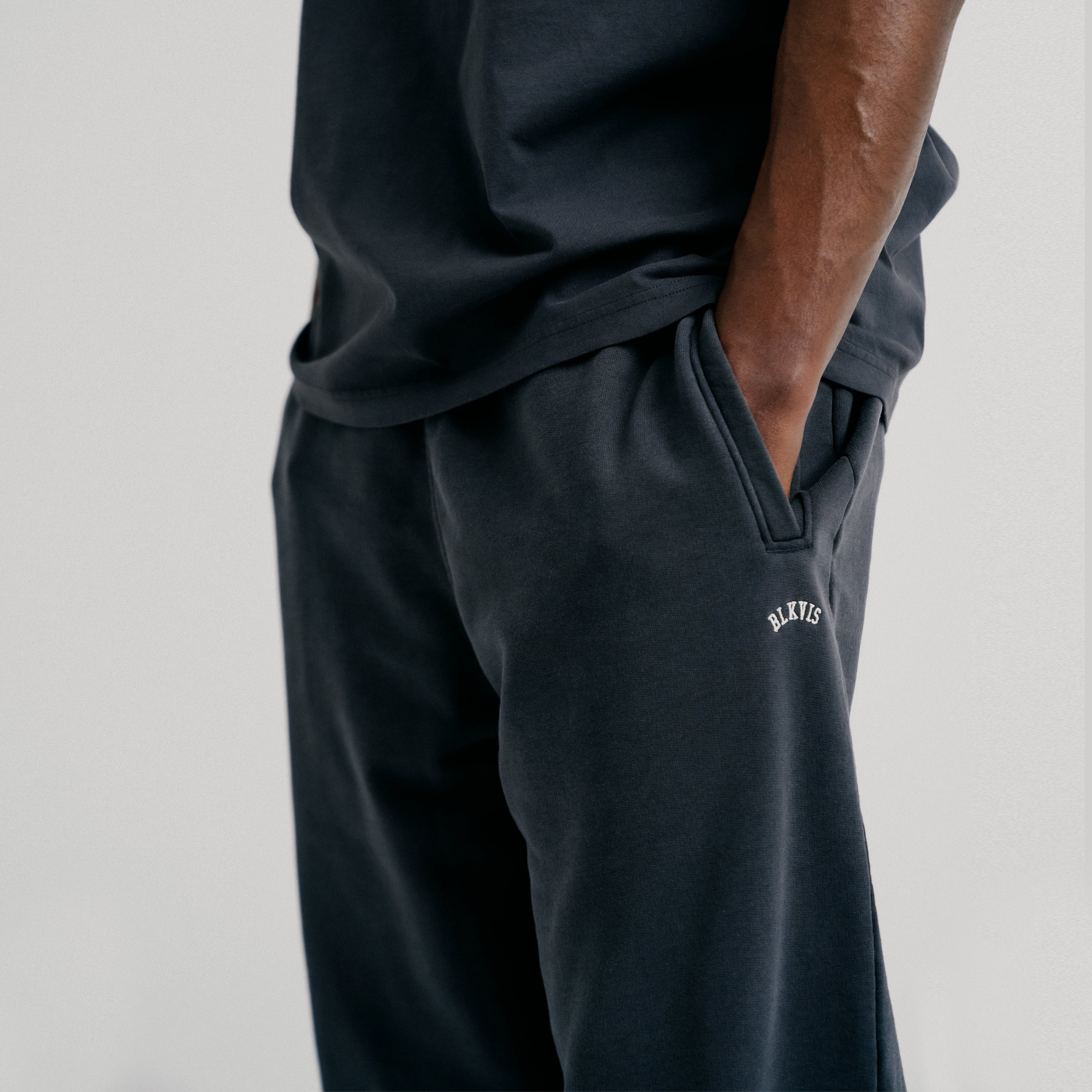 ESSENTIALS OS SWEATPANTS - DARKGREY