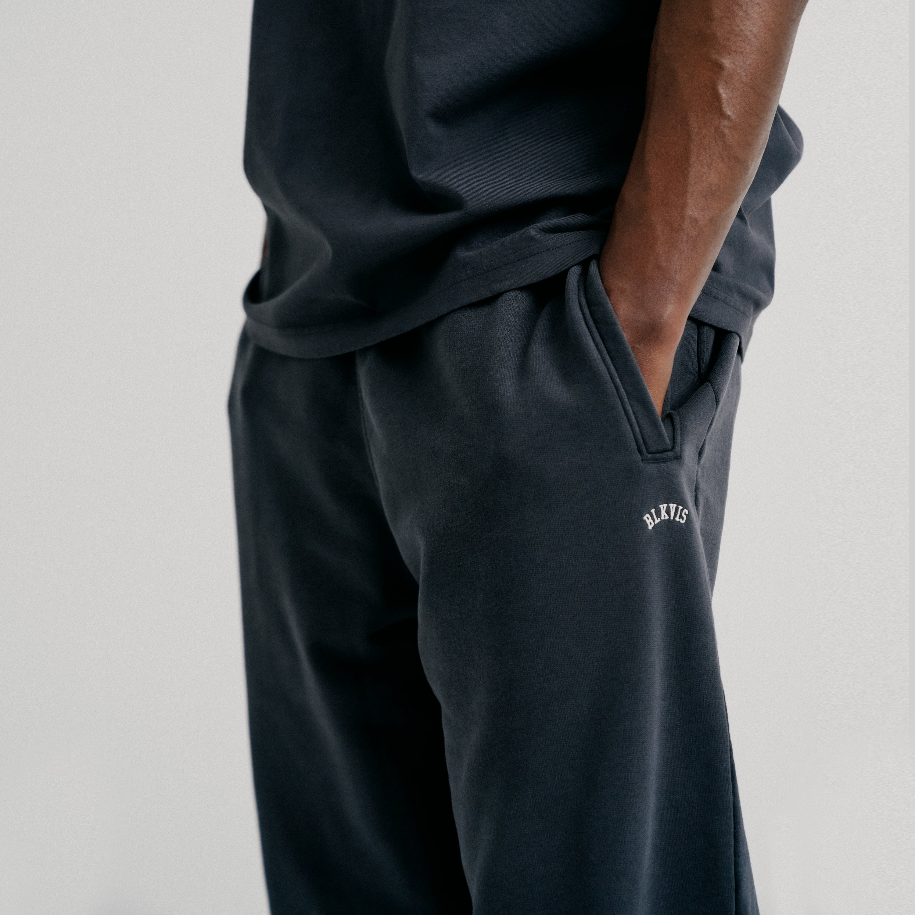 ESSENTIALS OS SWEATPANTS - DARKGREY