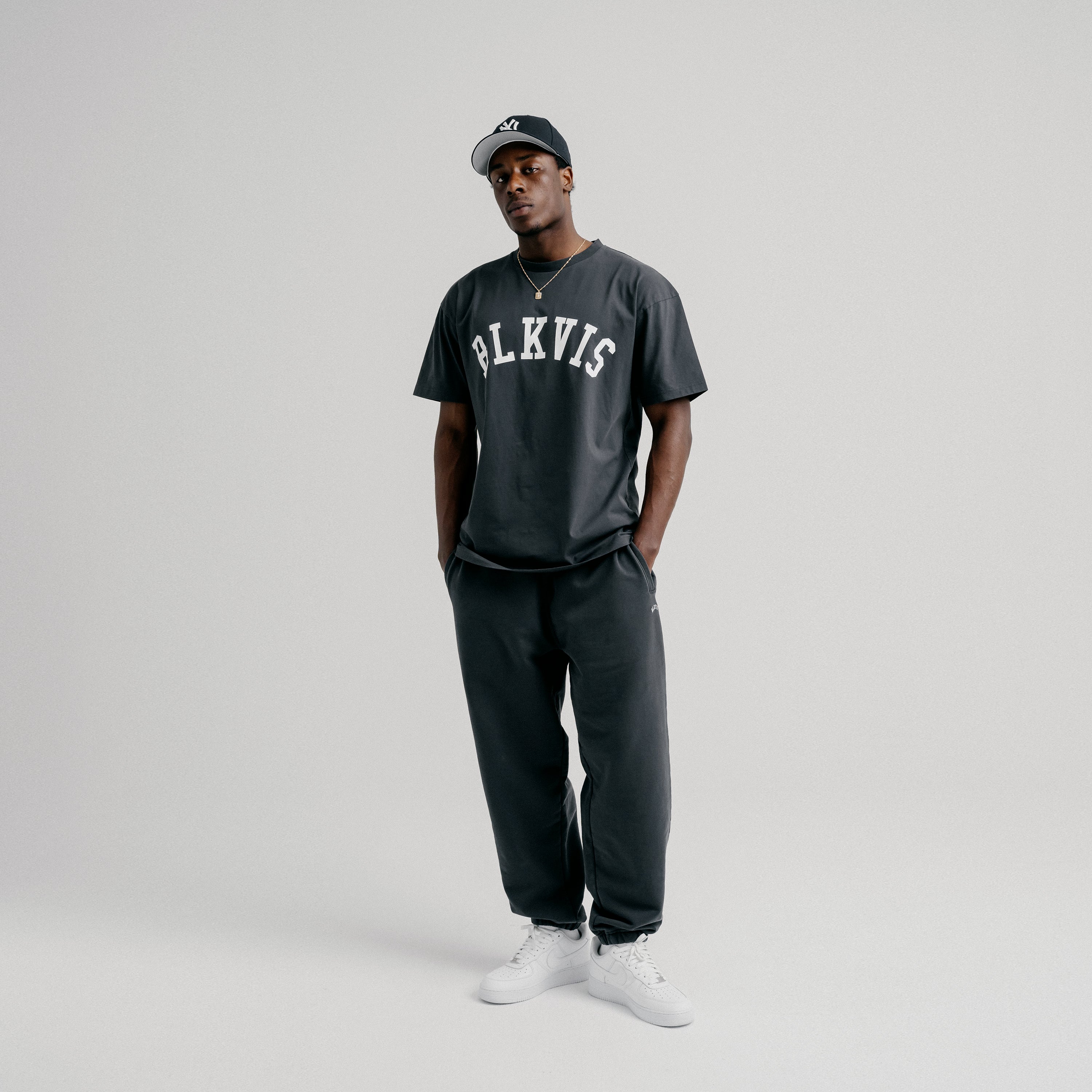 ESSENTIALS OS SWEATPANTS - DARKGREY