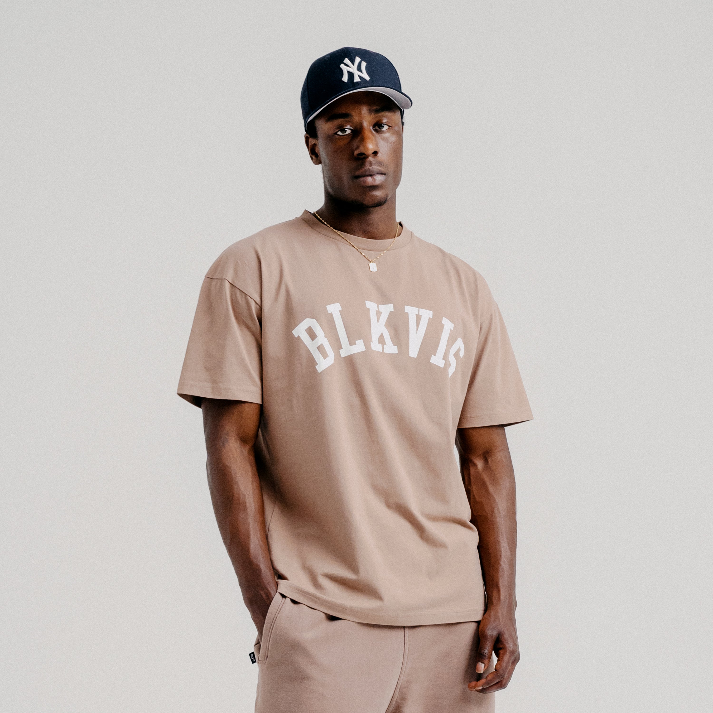 BLKVIS ESSENTIALS OS TEE - BROWN