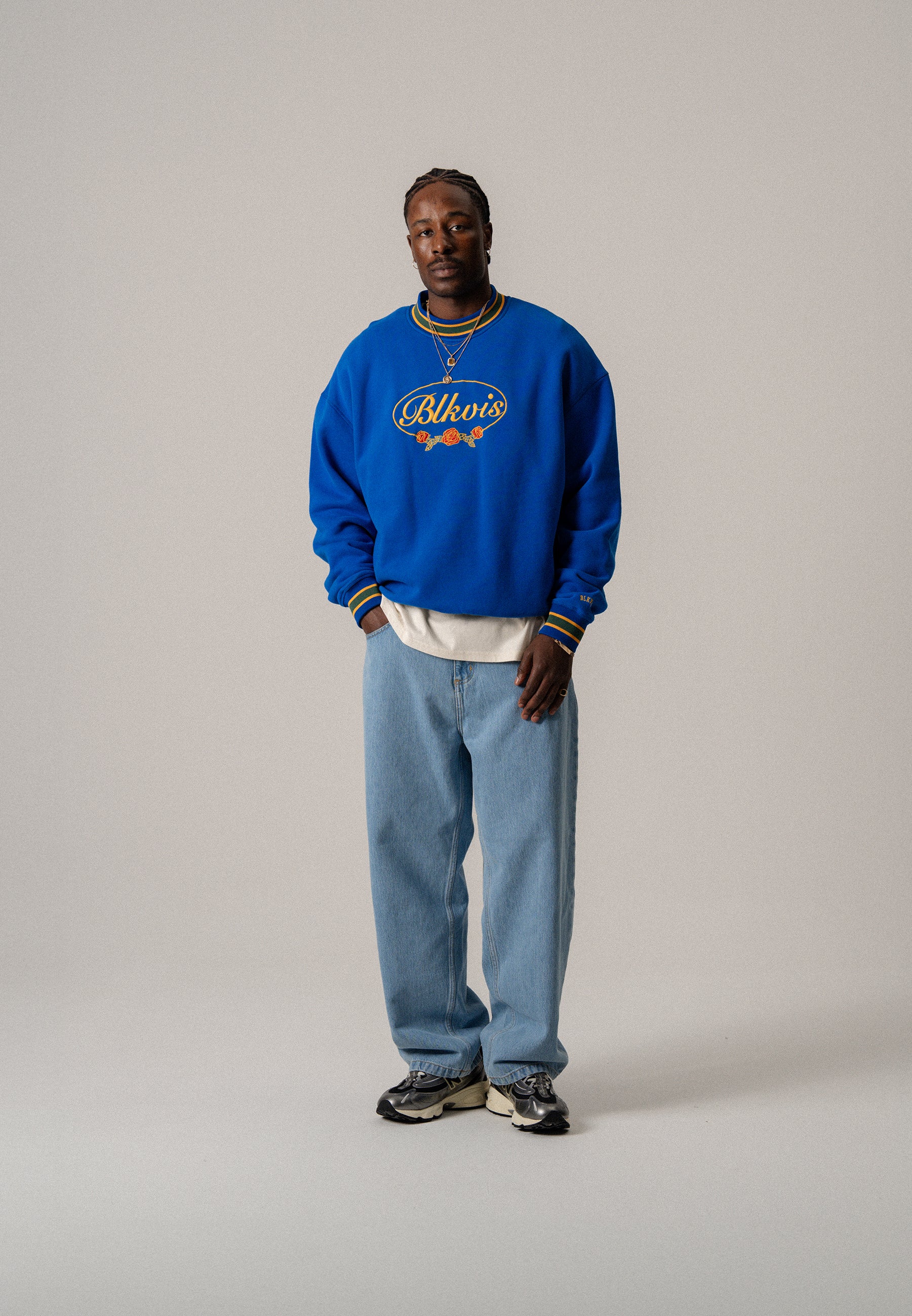 BLKVIS SCRIPT ROSES CREWNECK - BLUE LOILITE