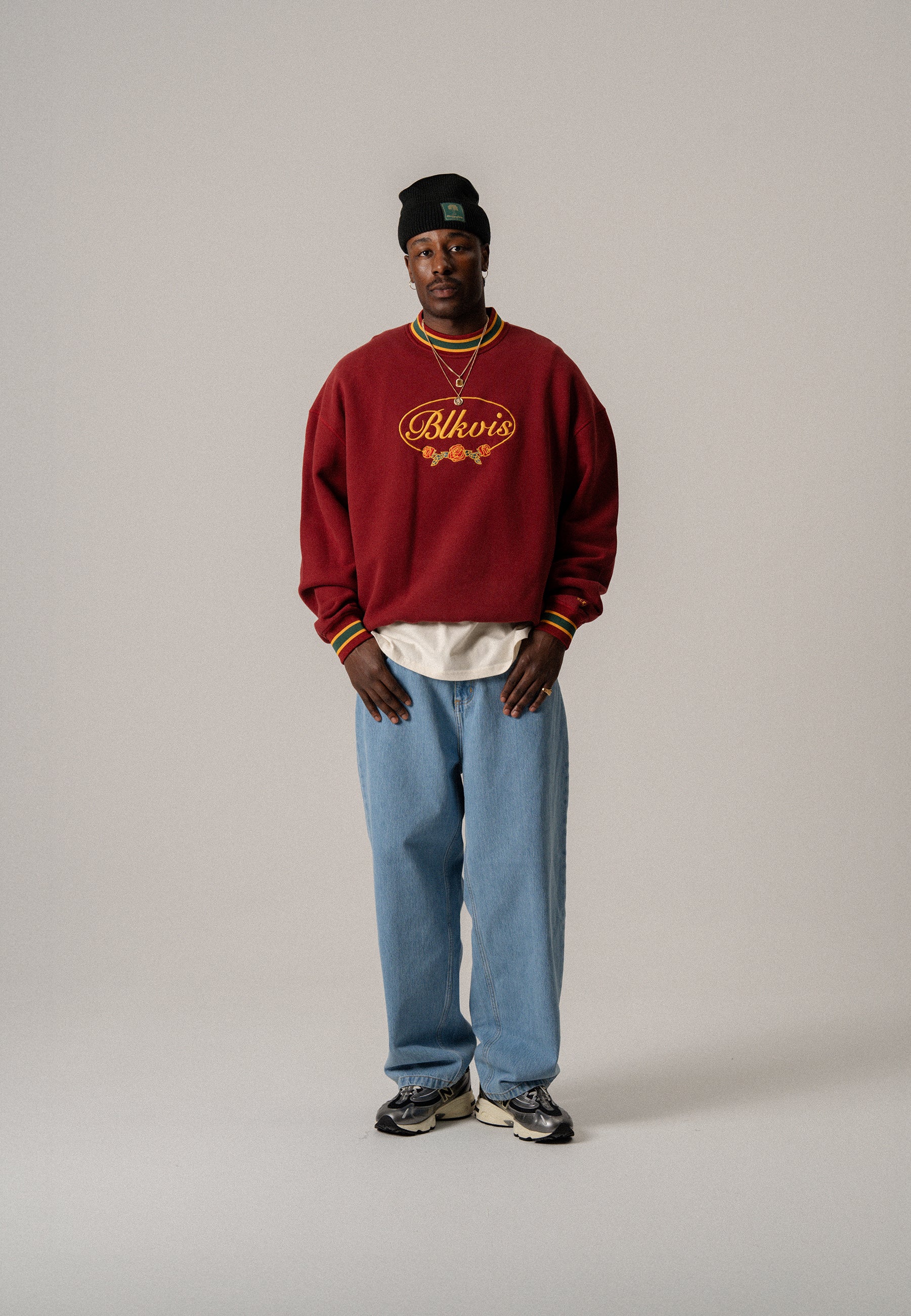 BLKVIS SCRIPT ROSES CREWNECK - MERLOT