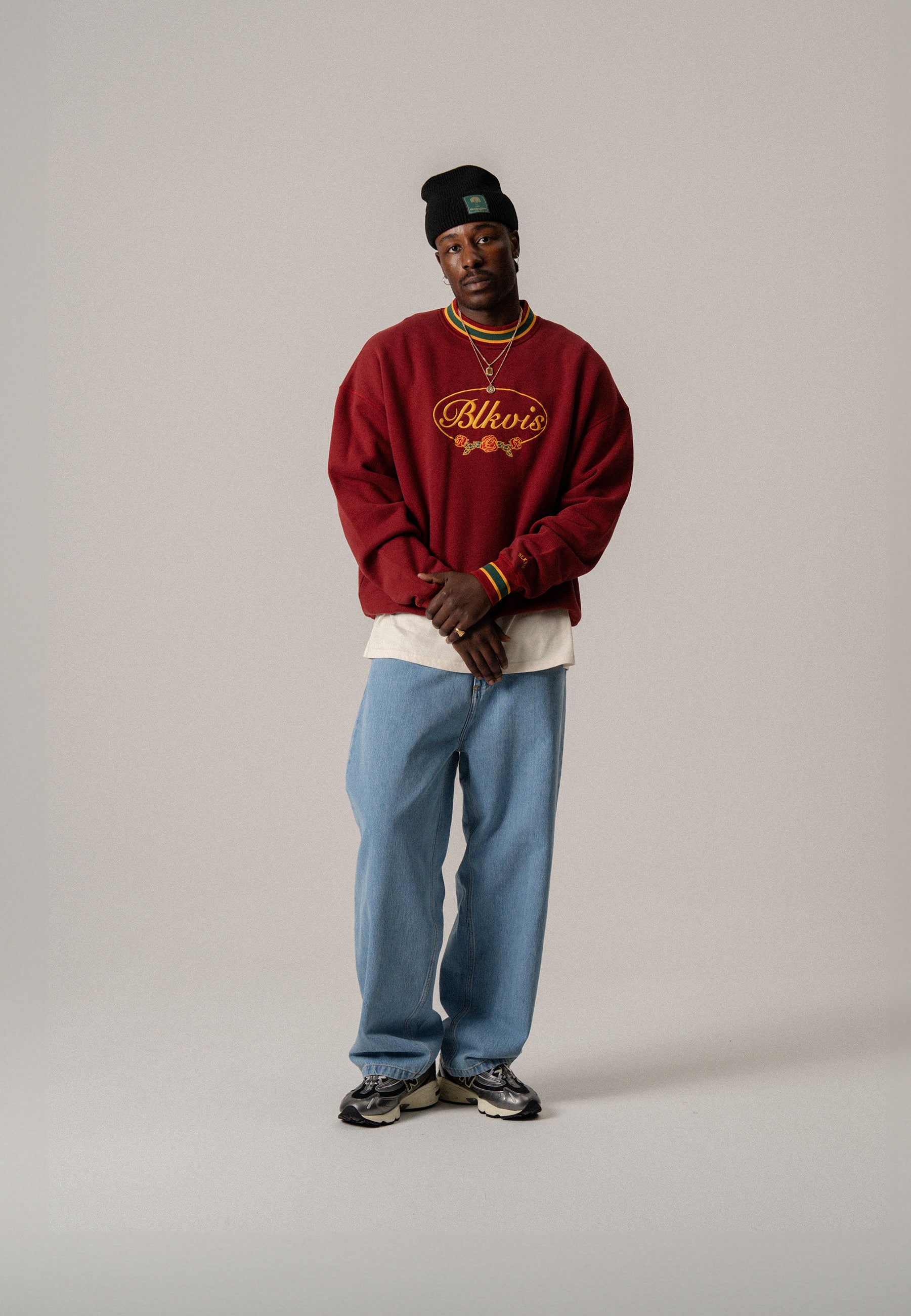 BLKVIS SCRIPT ROSES CREWNECK - MERLOT