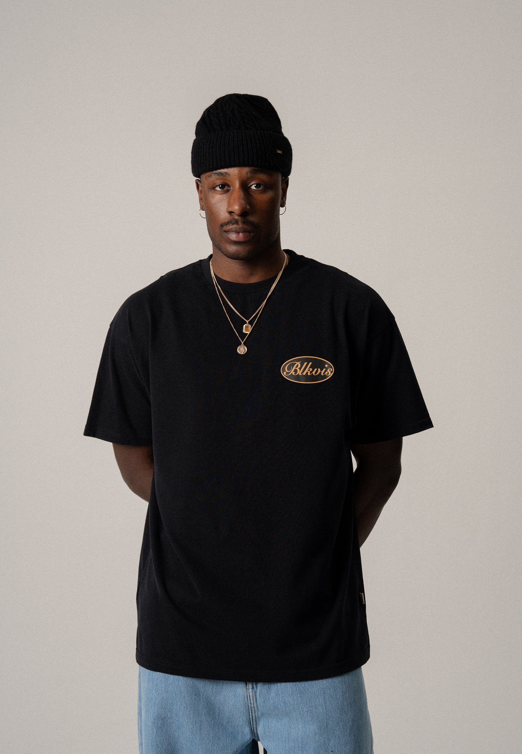 BLKVIS SCRIPT TEE - BLACK