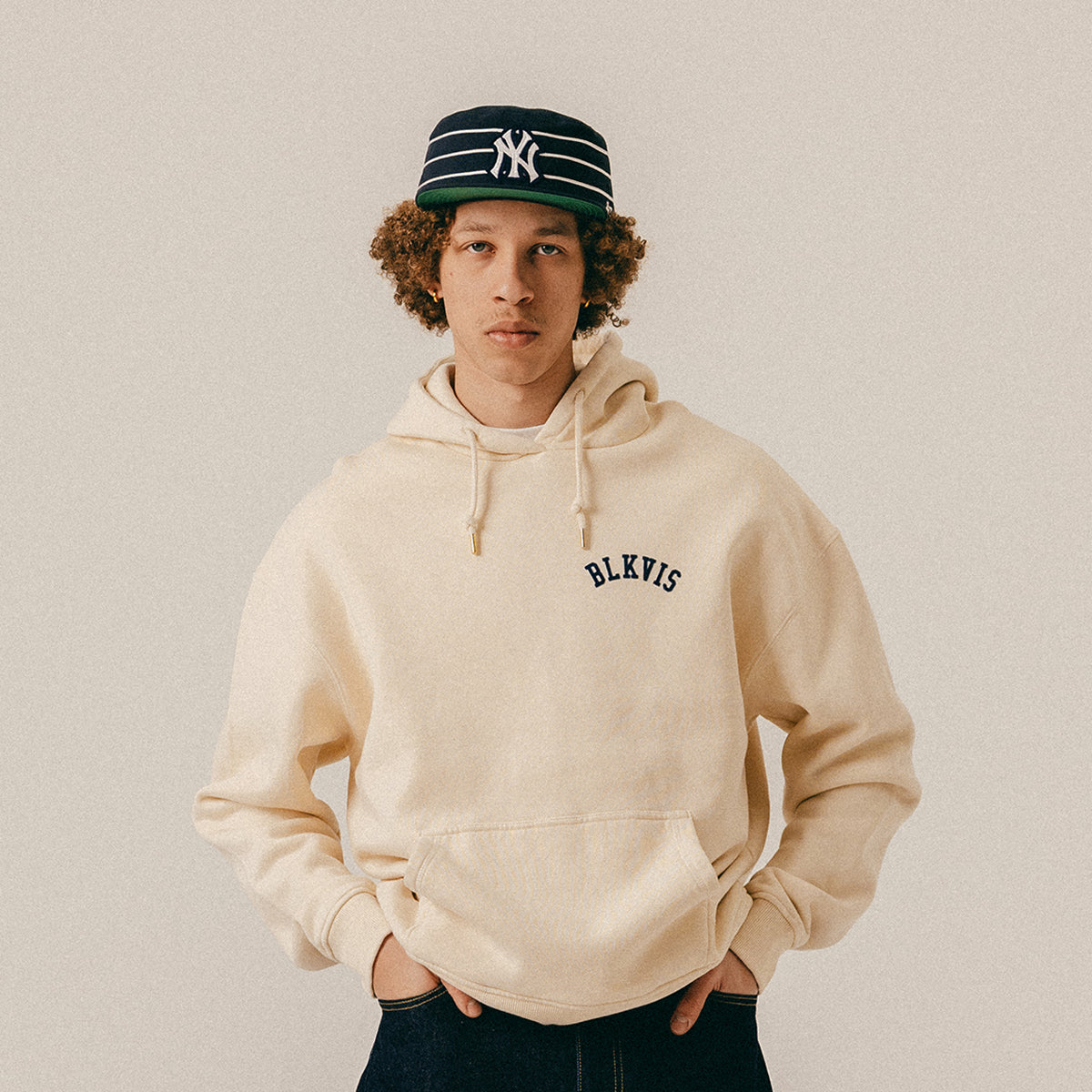 LOGO HOODY - WHITECAP GRAY