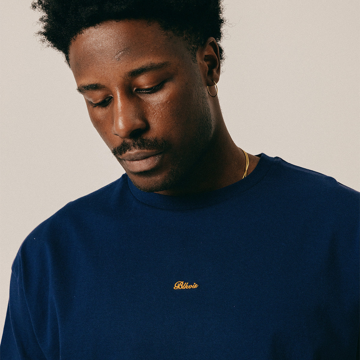 SCRIPT TEE - PEACOAT