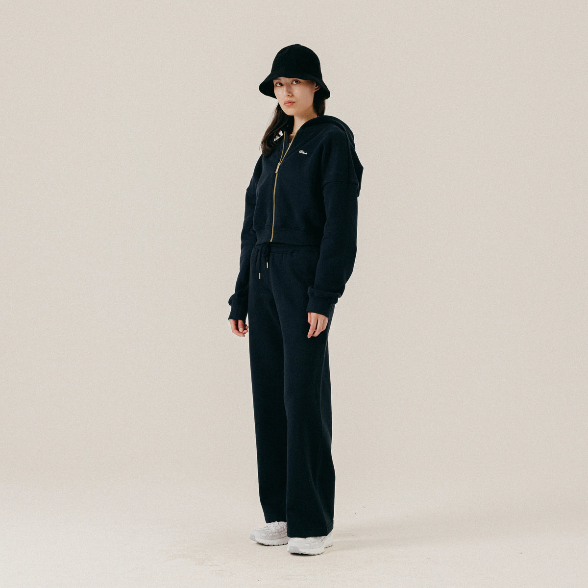 PLEATED STRAIGHT LEG SWEATPANTS - BLACK
