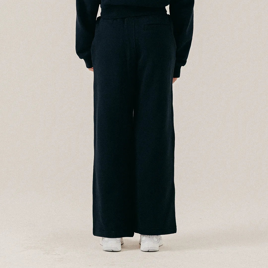 PLEATED STRAIGHT LEG SWEATPANTS - BLACK