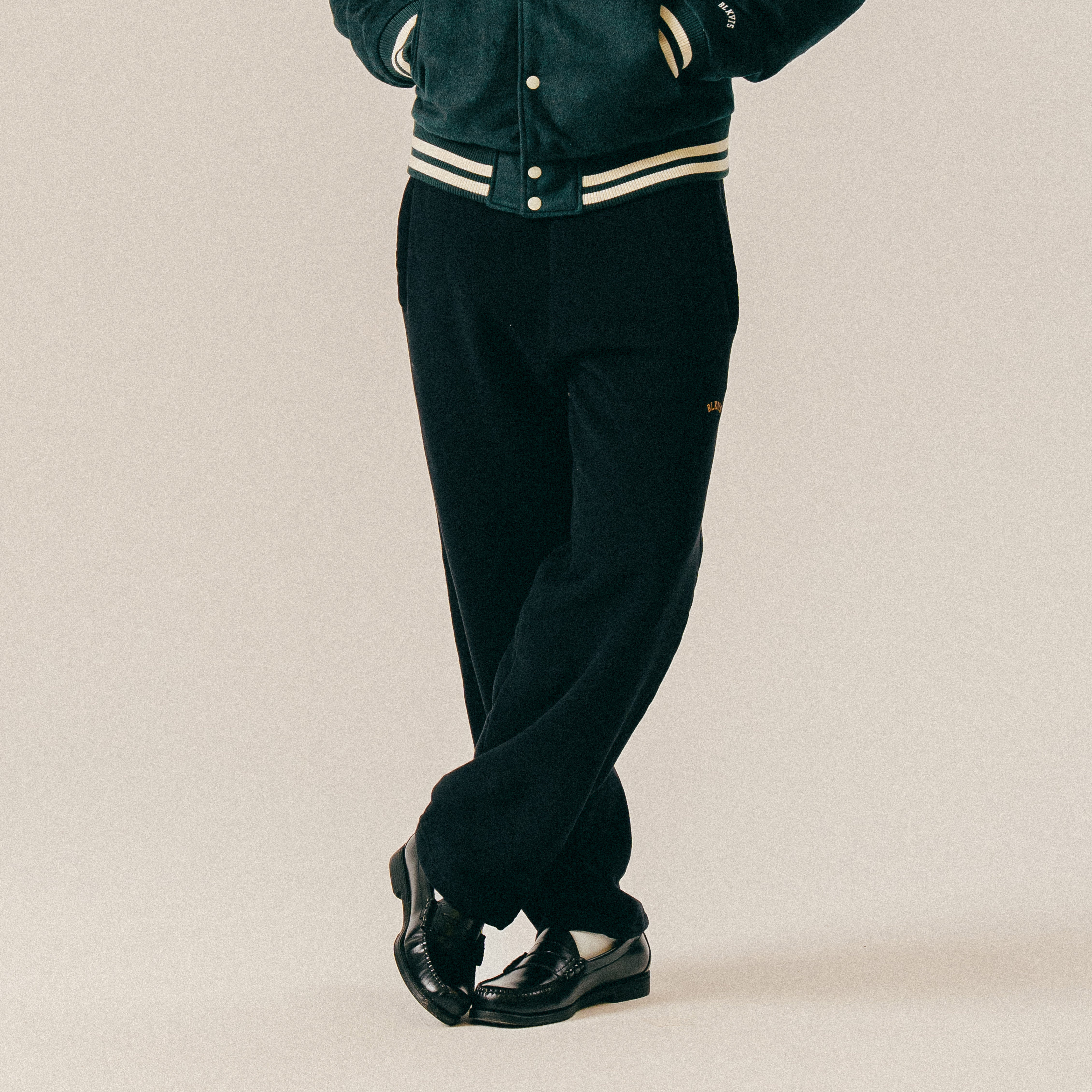 BLKVIS SCRIPT SWEATPANTS - BLACK