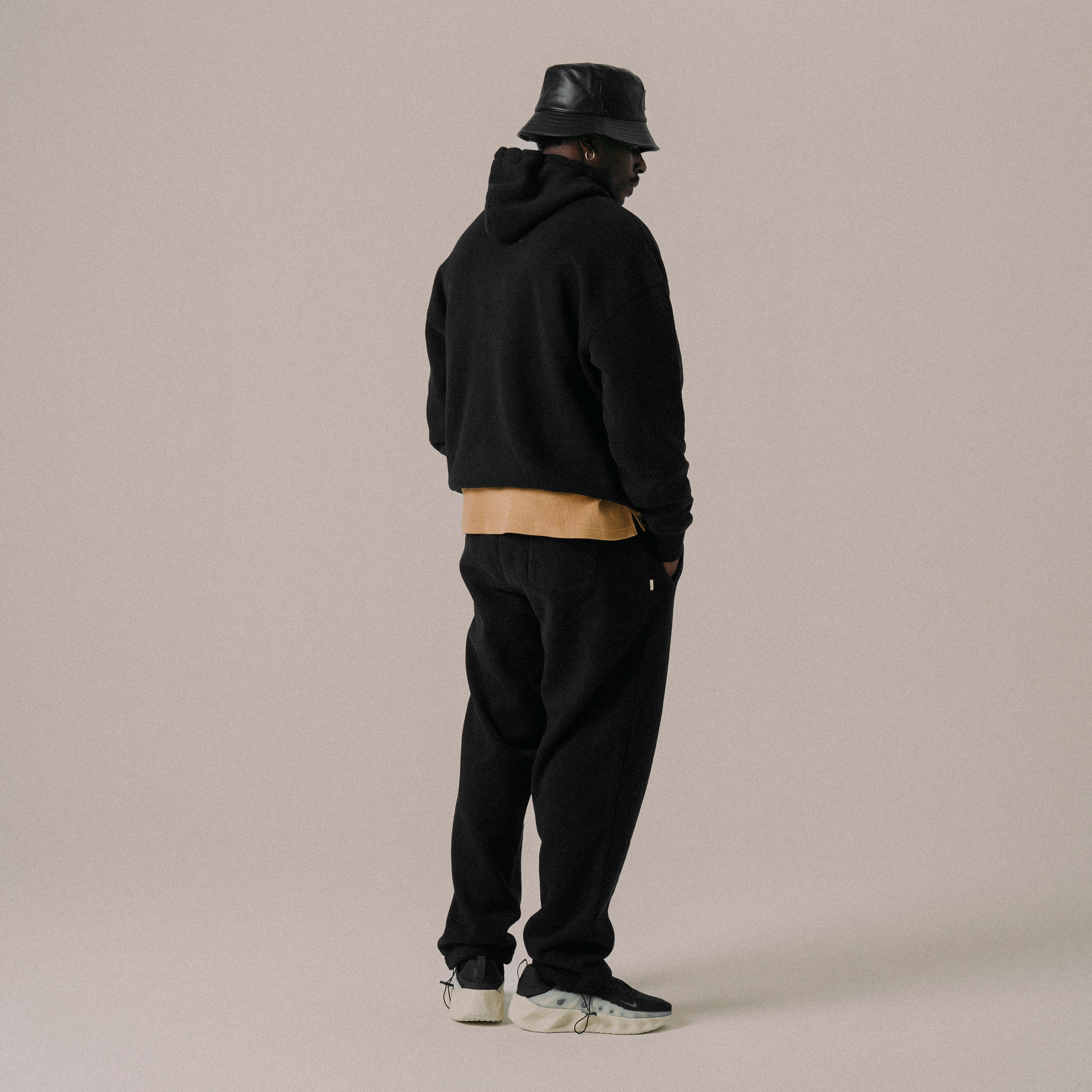 BLKVIS SCRIPT ZIP-HOODY - BLACK