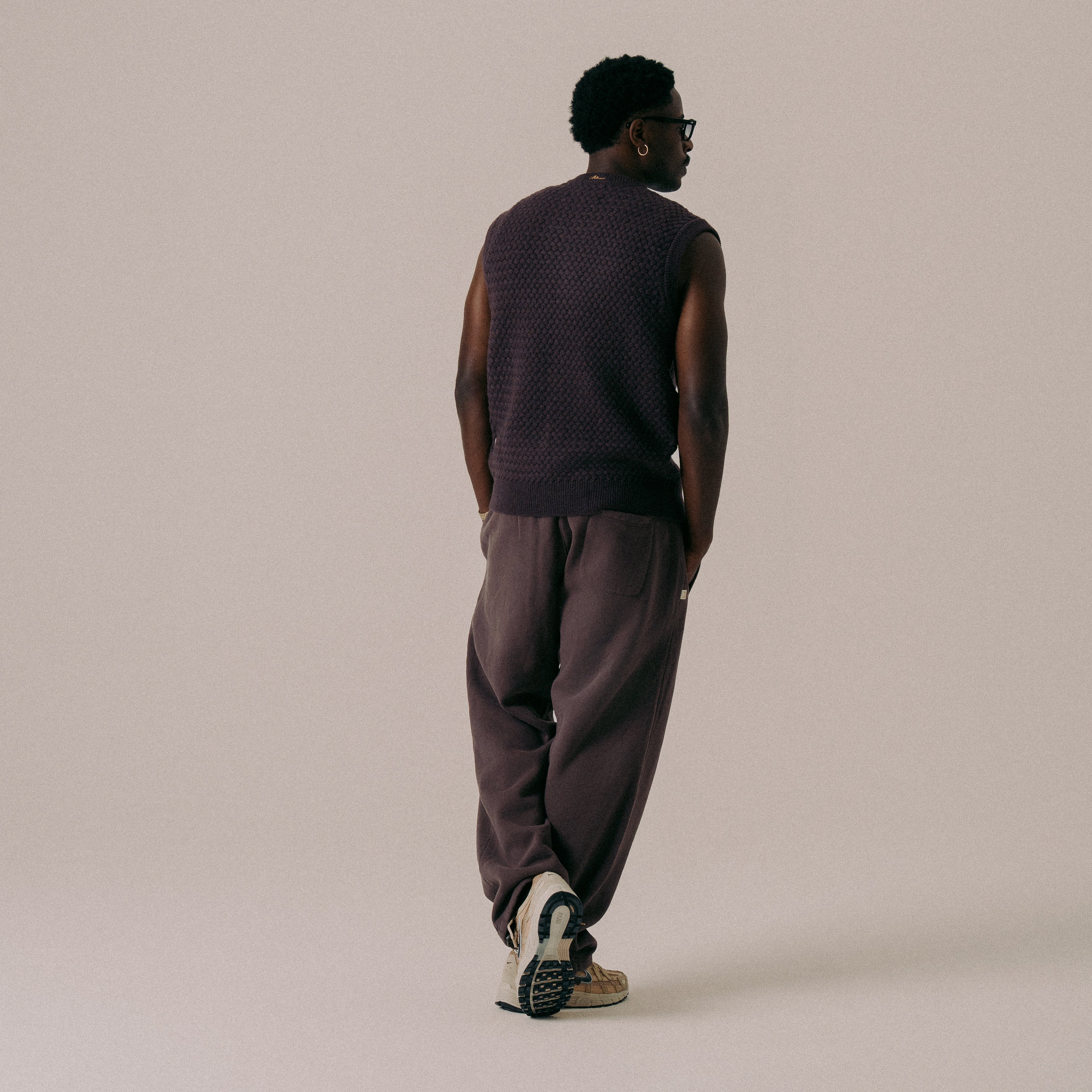 BLKVIS SCRIPT CABLE KNIT VEST - RAISIN