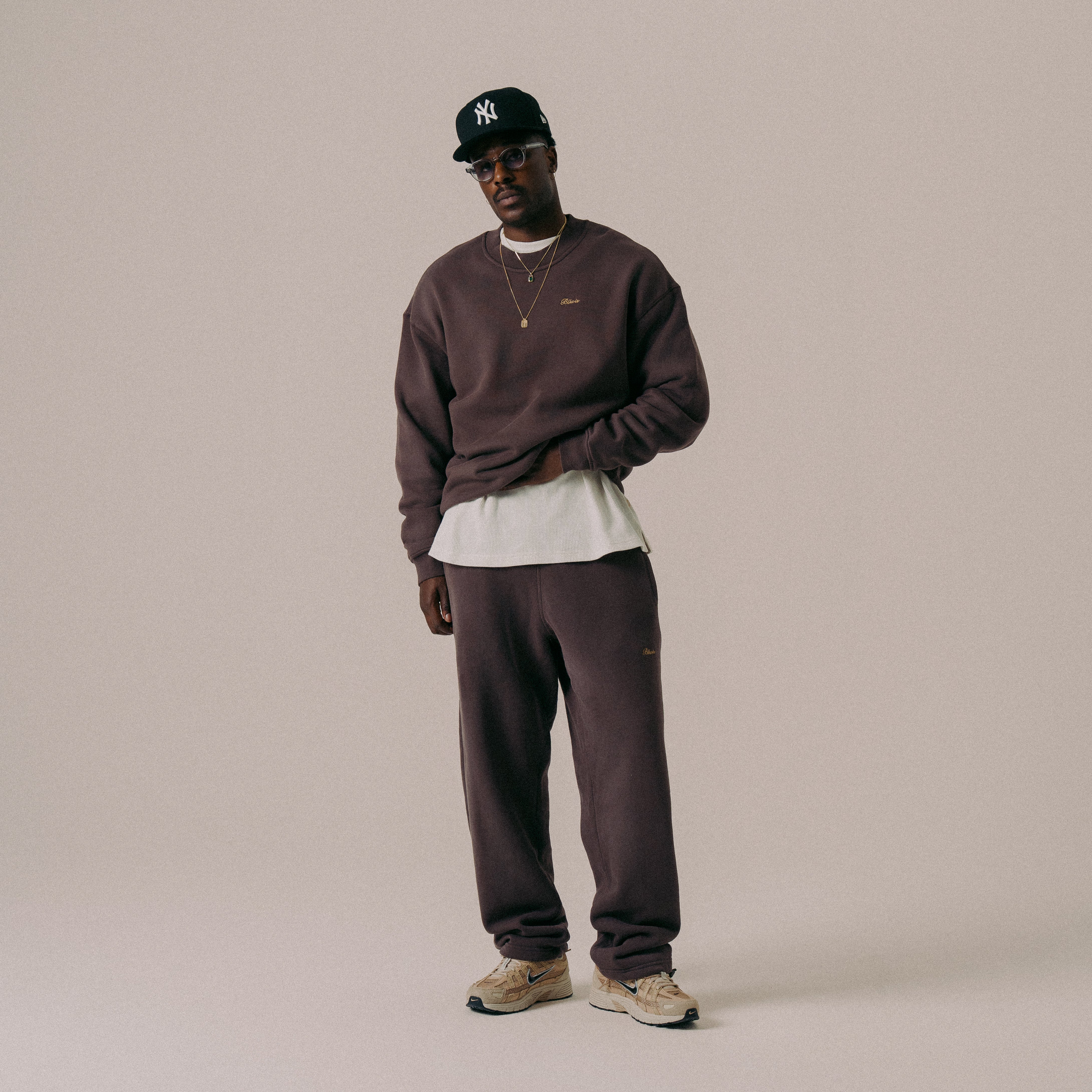 BLKVIS SCRIPT CREWNECK - RAISIN