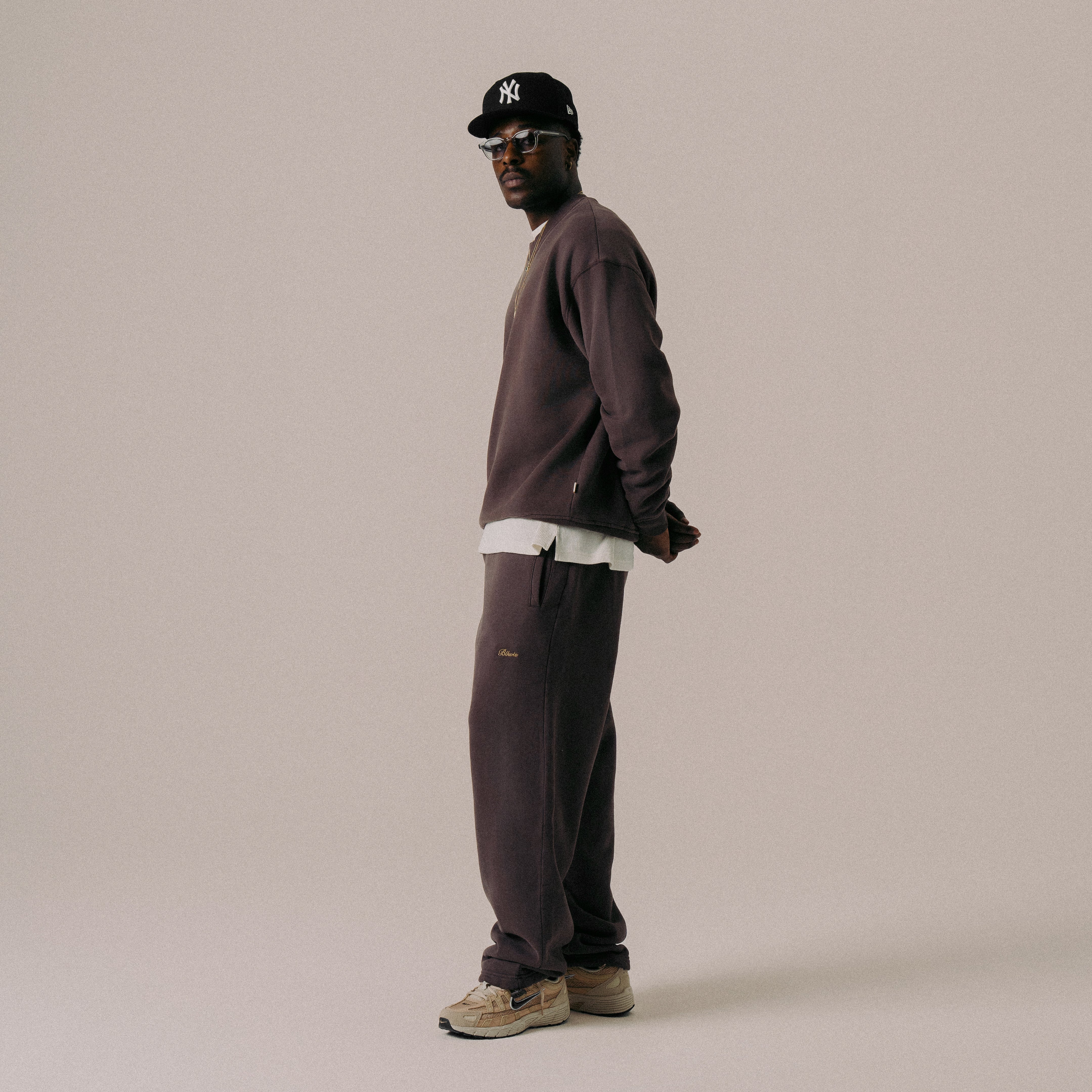 BLKVIS SCRIPT CREWNECK - RAISIN