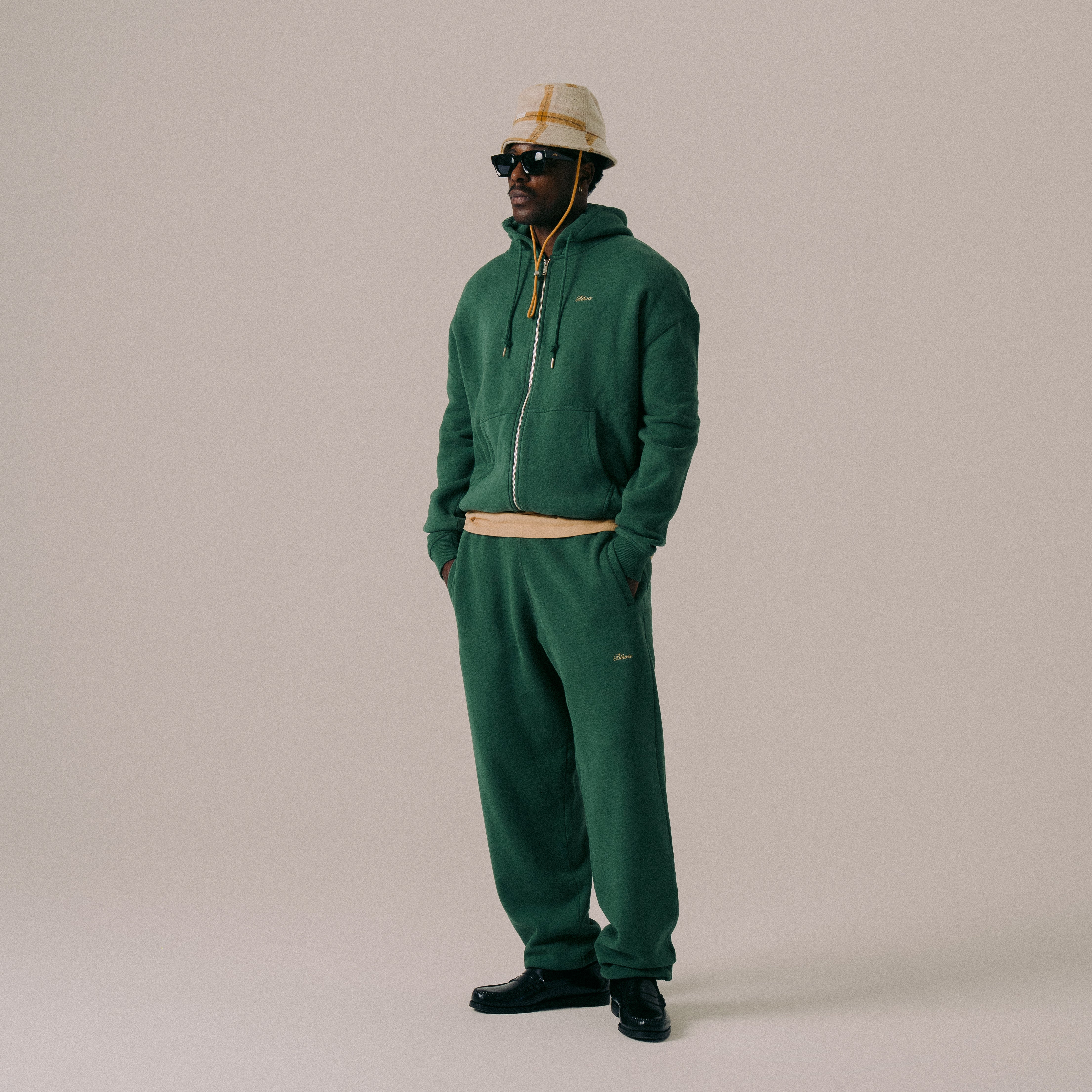 25-26 GREEN CLOTHING BIBPANTS(L)ダークグリーン BLKVIS SCRIPT SWEATPANTS - HUNTER GREEN