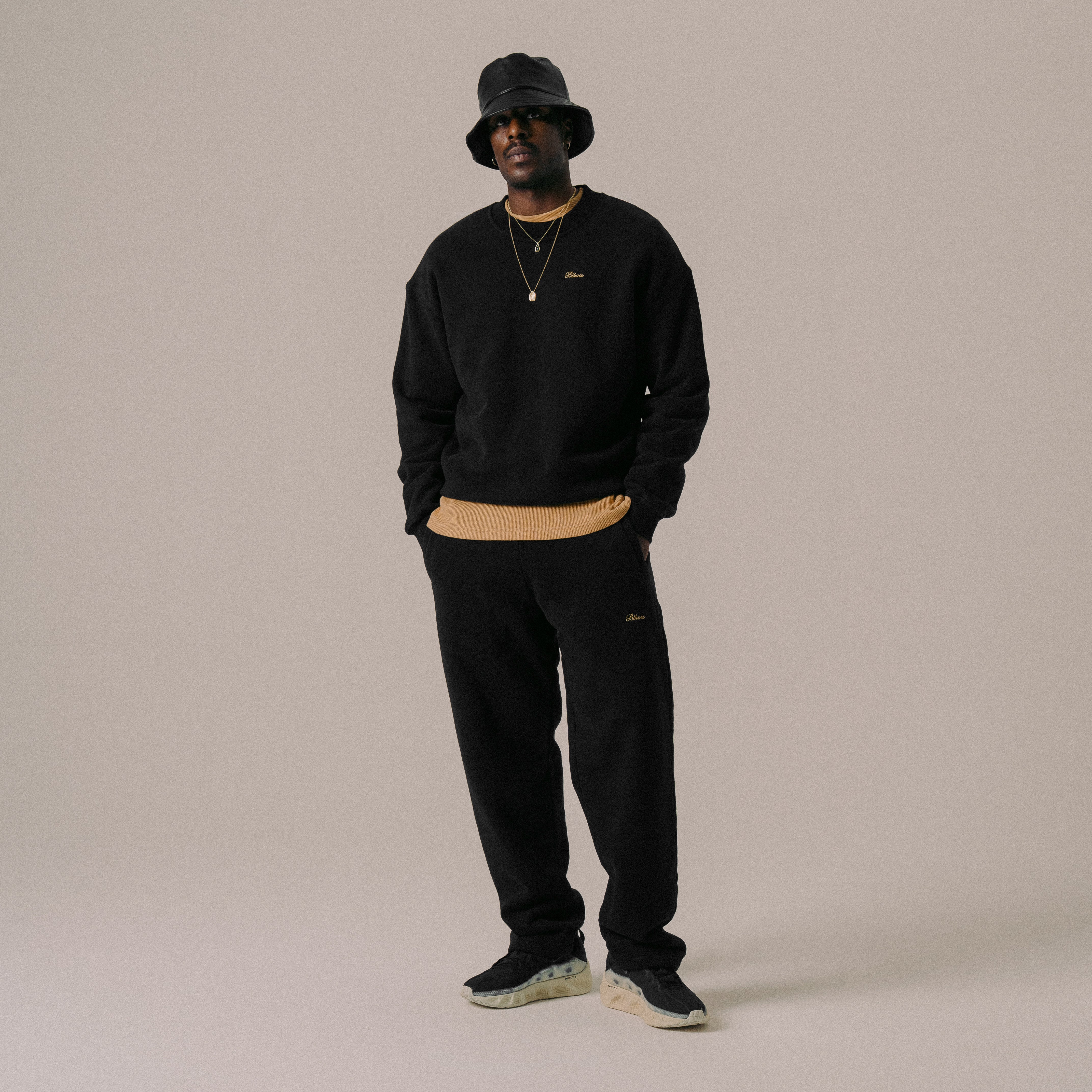BLKVIS SCRIPT CREWNECK - BLACK