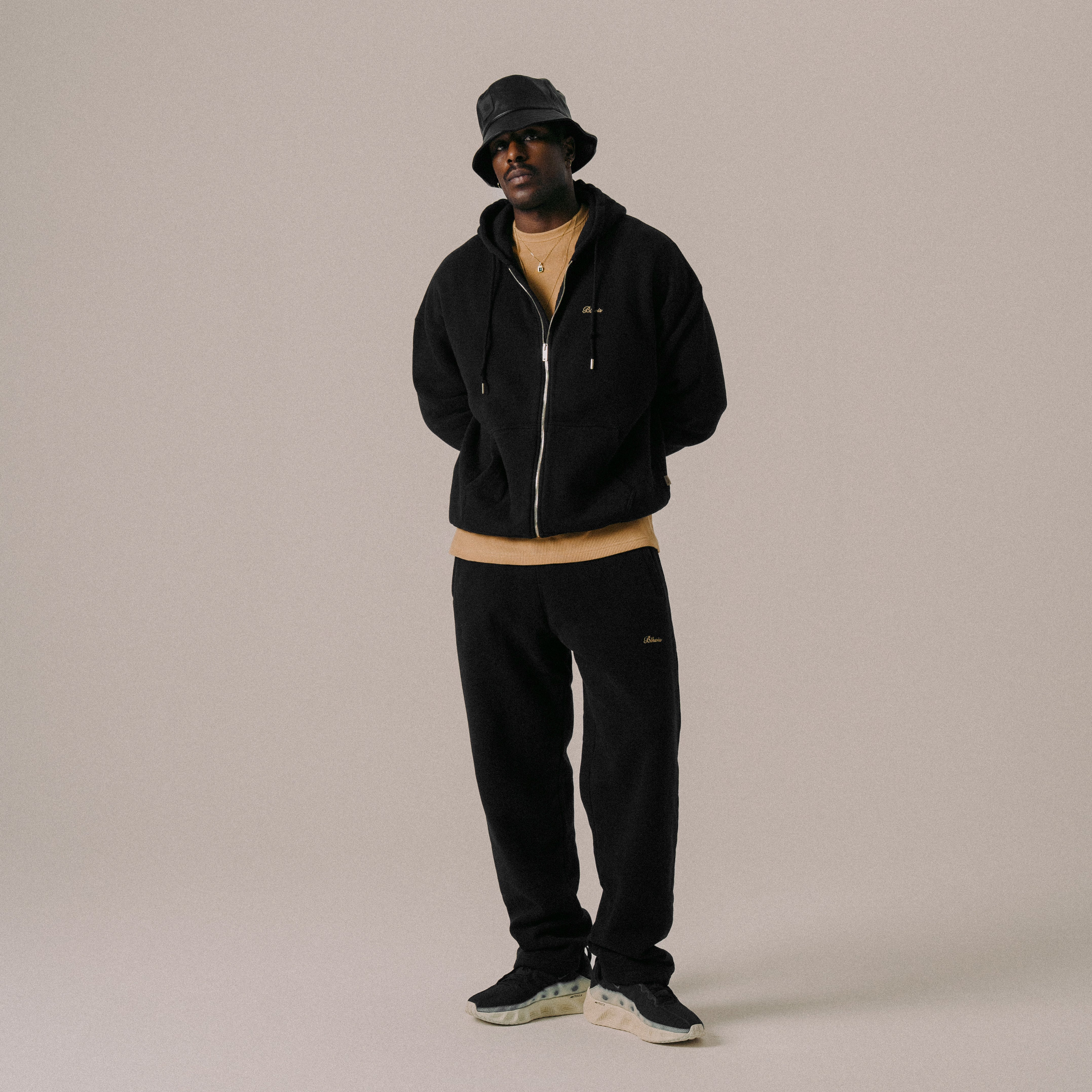BLKVIS SCRIPT ZIP-HOODY - BLACK