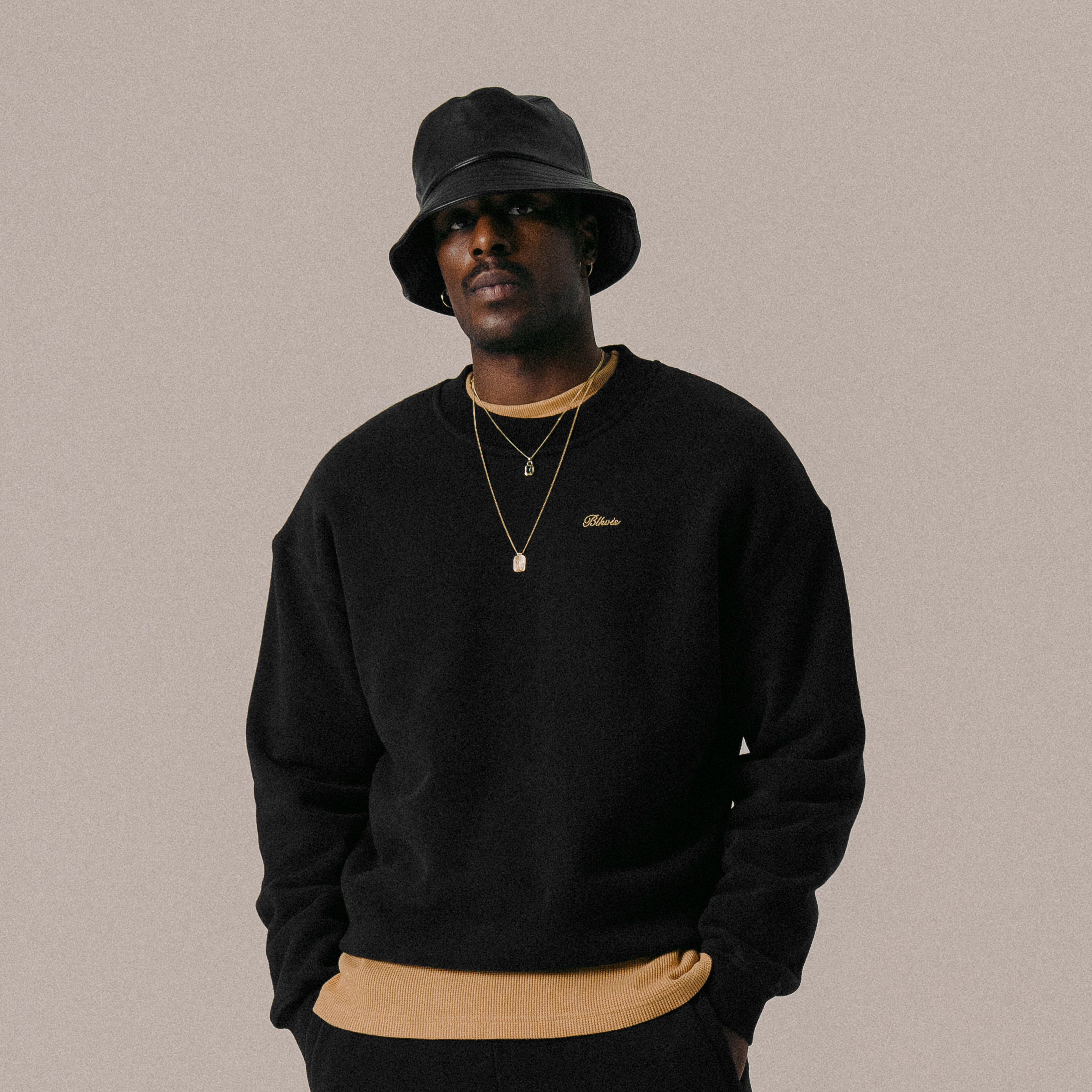 BLKVIS SCRIPT CREWNECK - BLACK