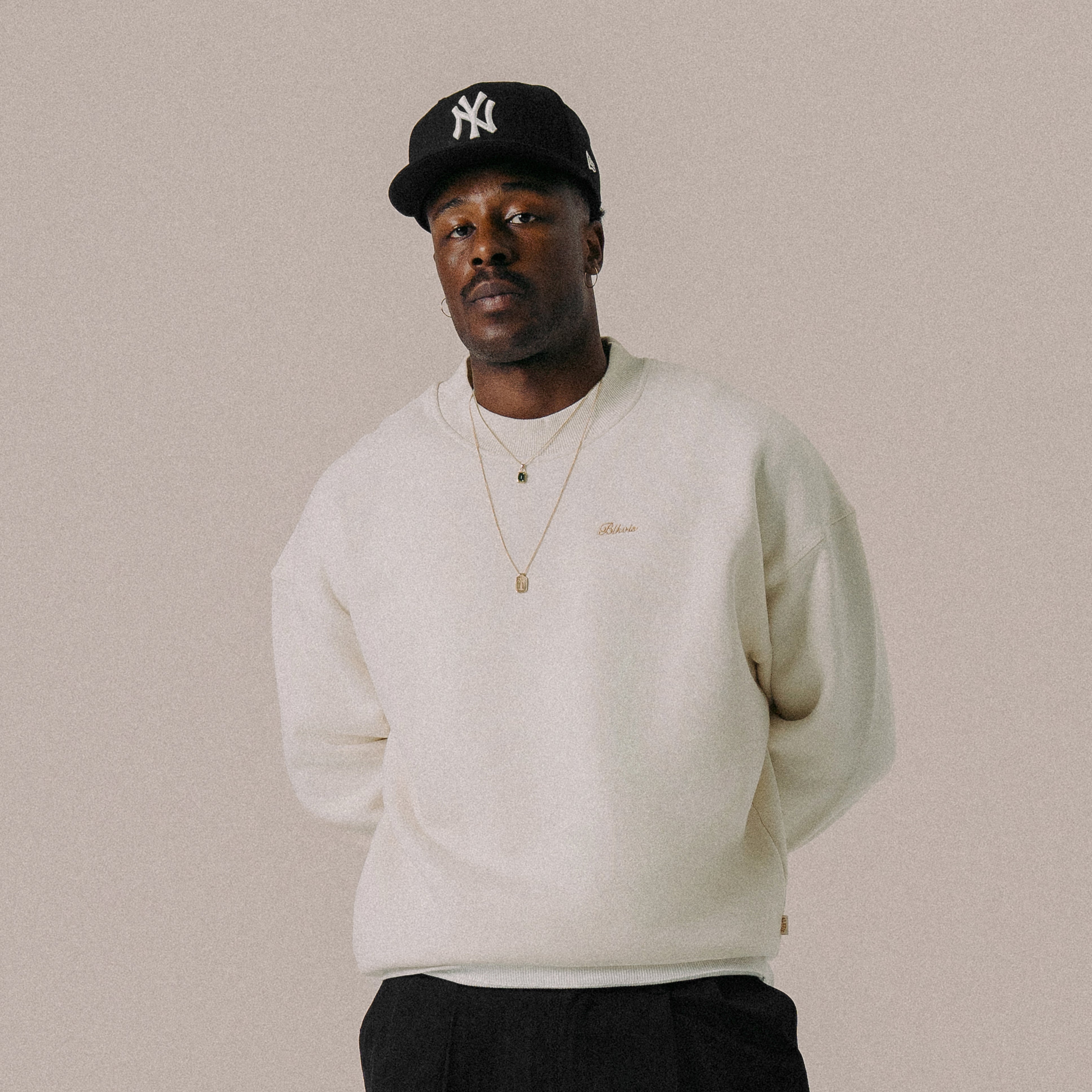 BLKVIS SCRIPT CREWNECK - ANTIQUE WHITE