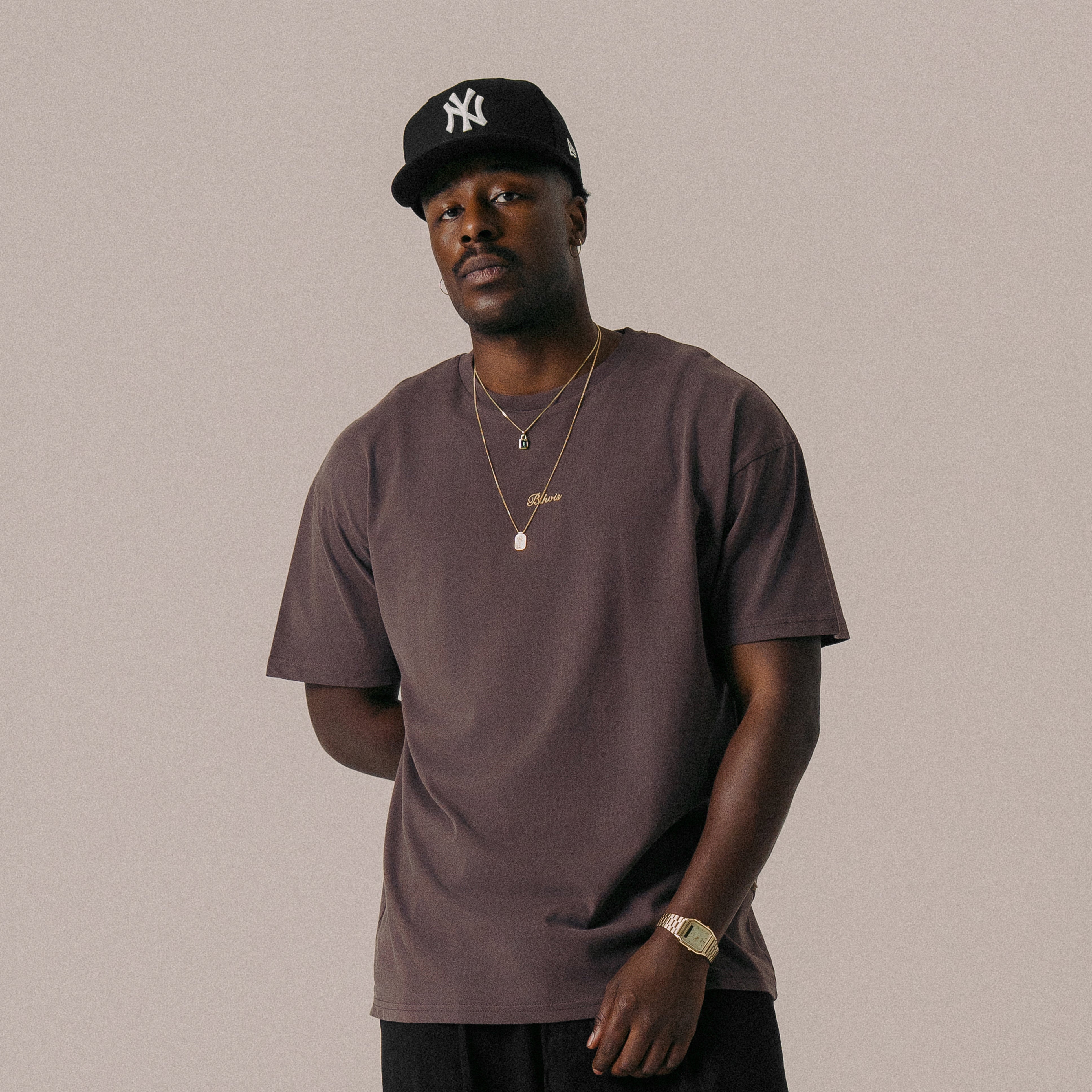 BLKVIS SCRIPT TEE - RAISIN