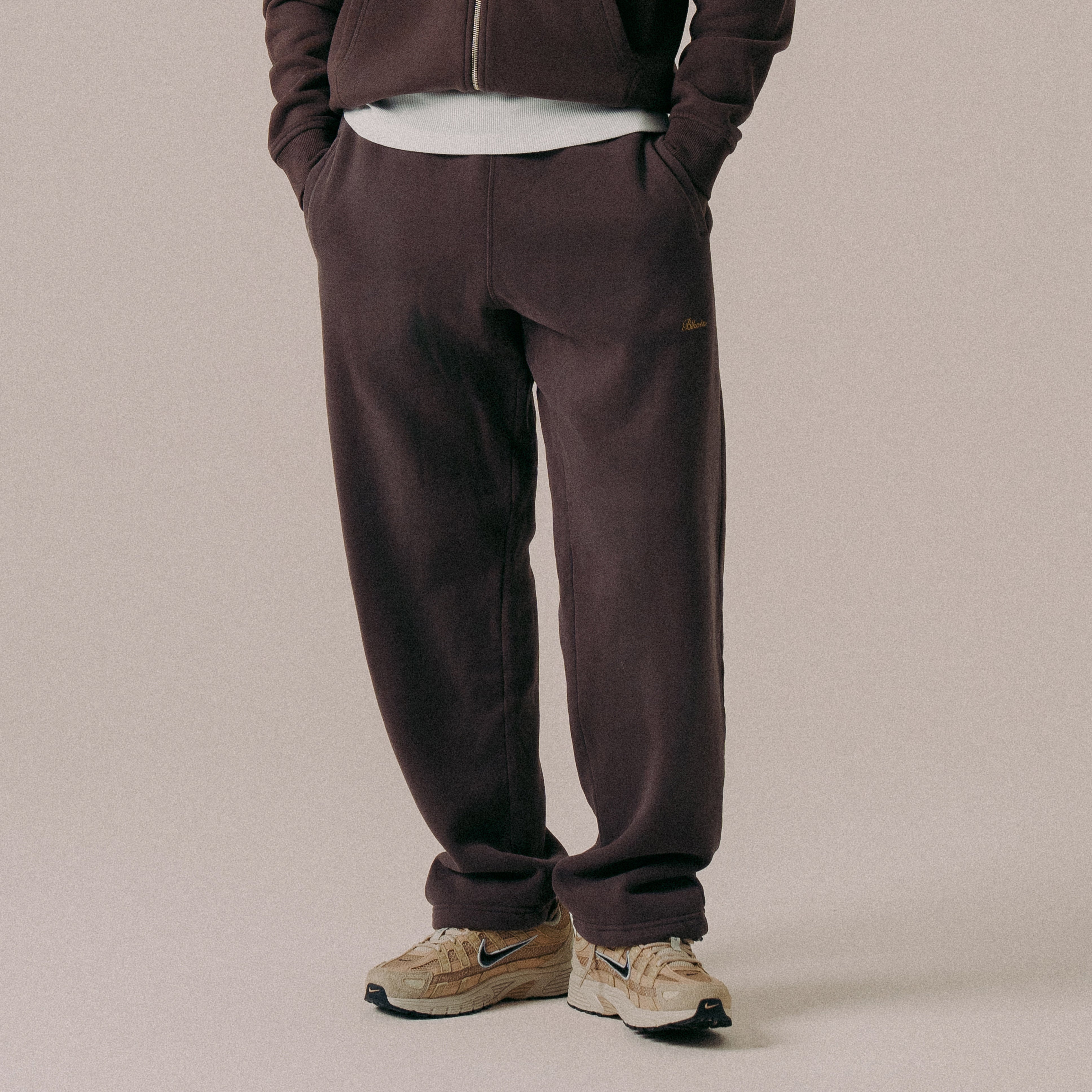 BLKVIS SCRIPT SWEATPANTS - RAISIN