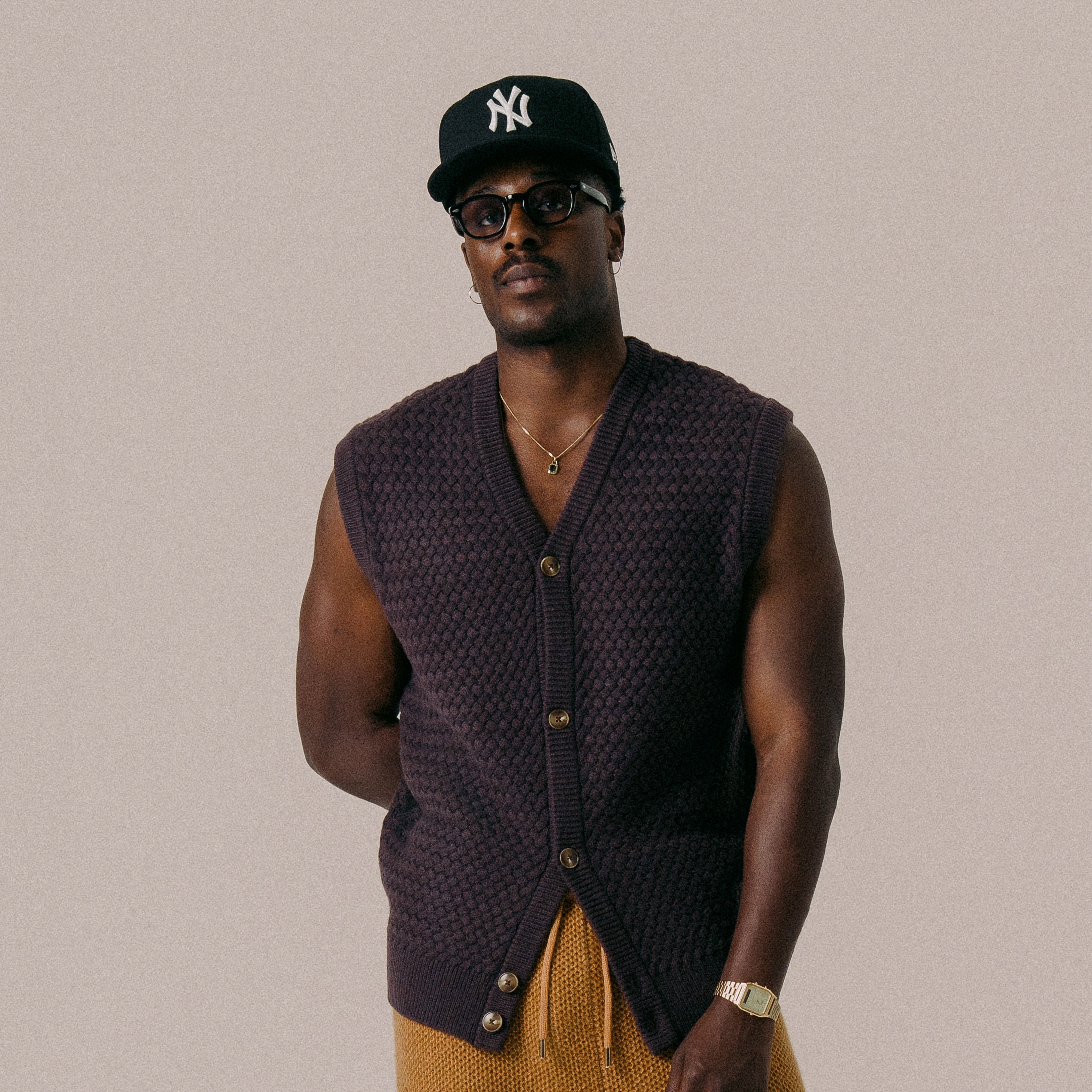BLKVIS SCRIPT CABLE KNIT VEST - RAISIN