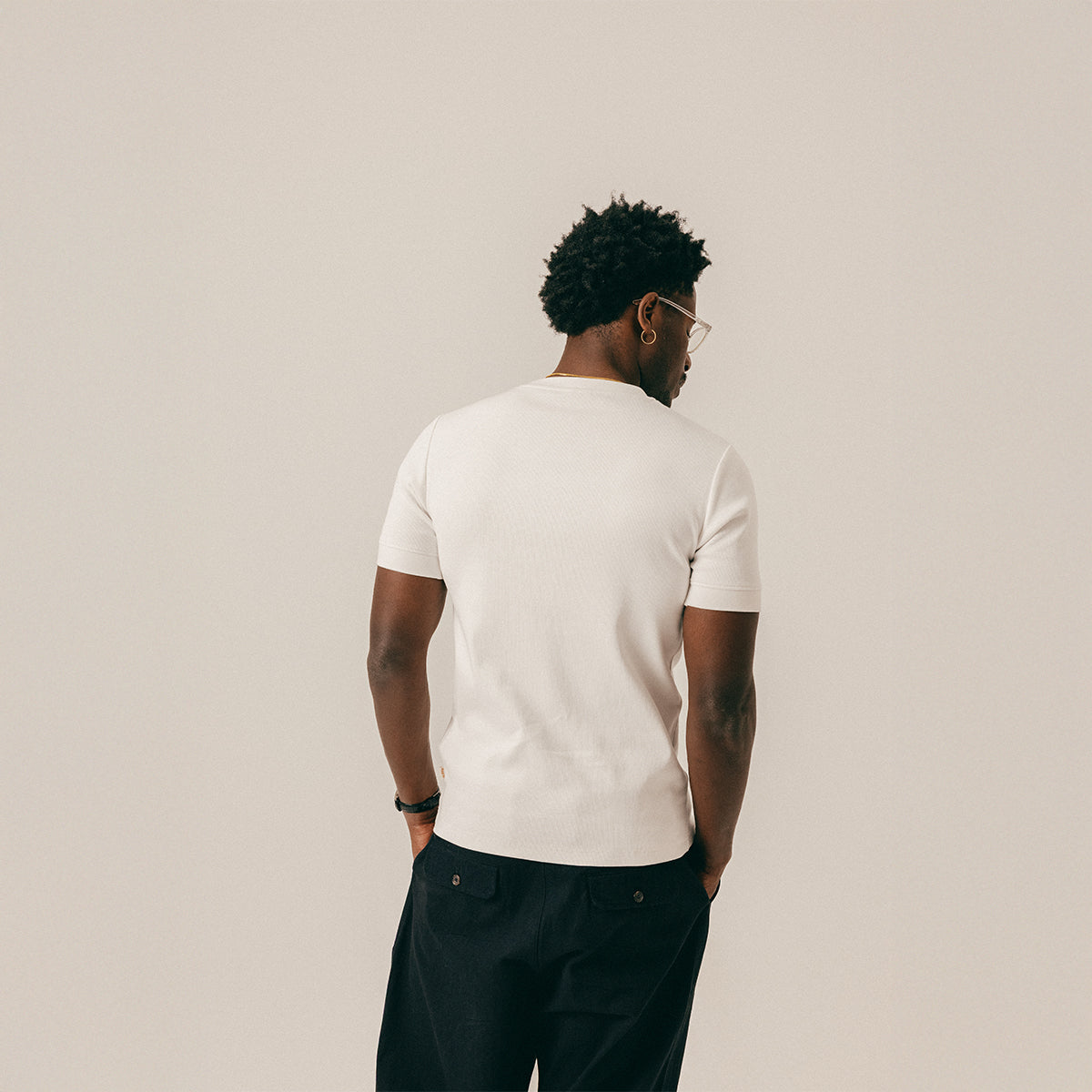 SCIRPT FITTED TEE - WHITE