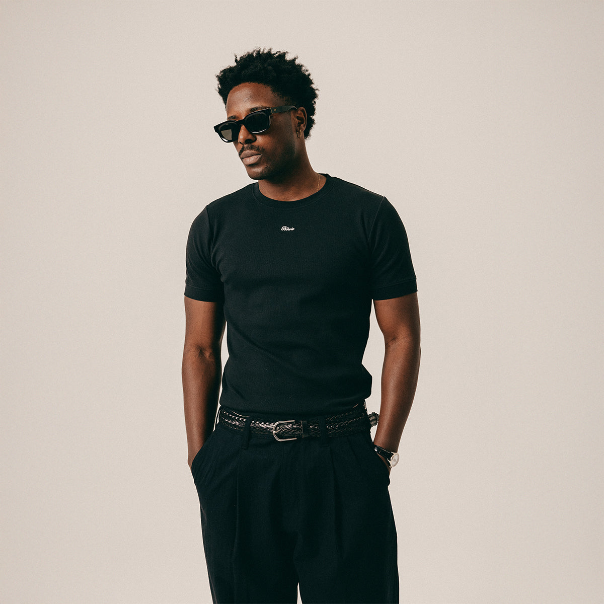 SCIRPT FITTED TEE - BLACK