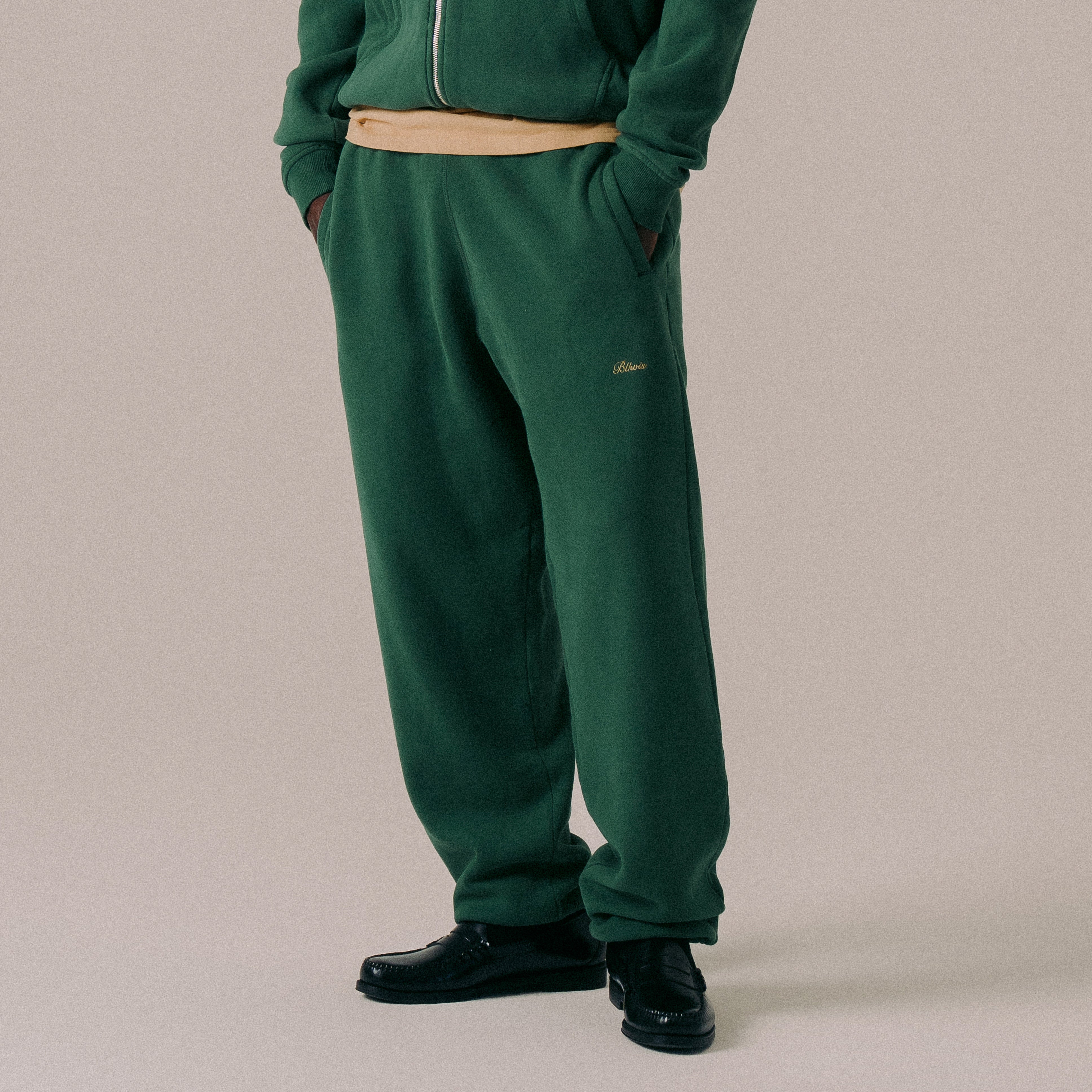 BLKVIS SCRIPT SWEATPANTS - HUNTER GREEN