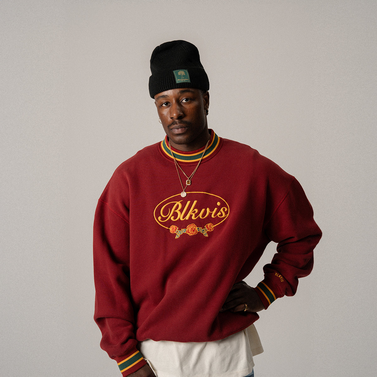 BLKVIS SCRIPT ROSES CREWNECK - MERLOT