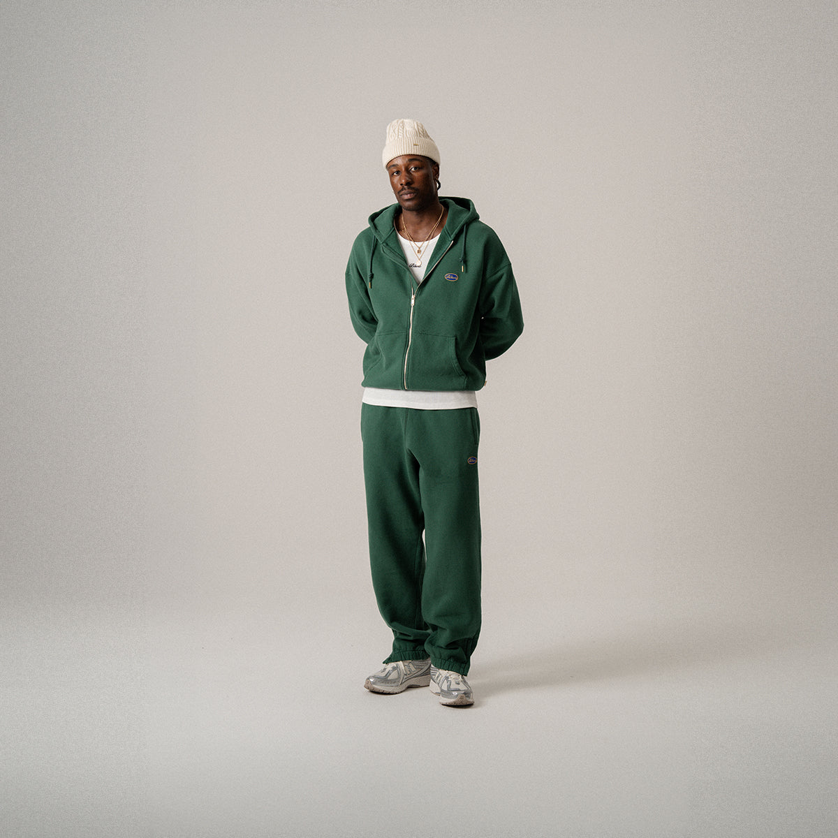 BLKVIS SCRIPT SWEATPANTS - HUNTER GREEN